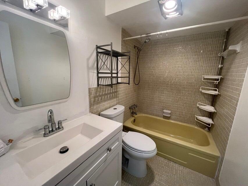 1000 NE 14th Avenue 401