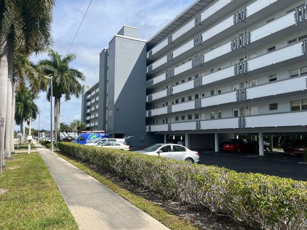 Photo of 1000 NE 14th Avenue #401, Hallandale Beach, FL 33009 (MLS # R11160916)