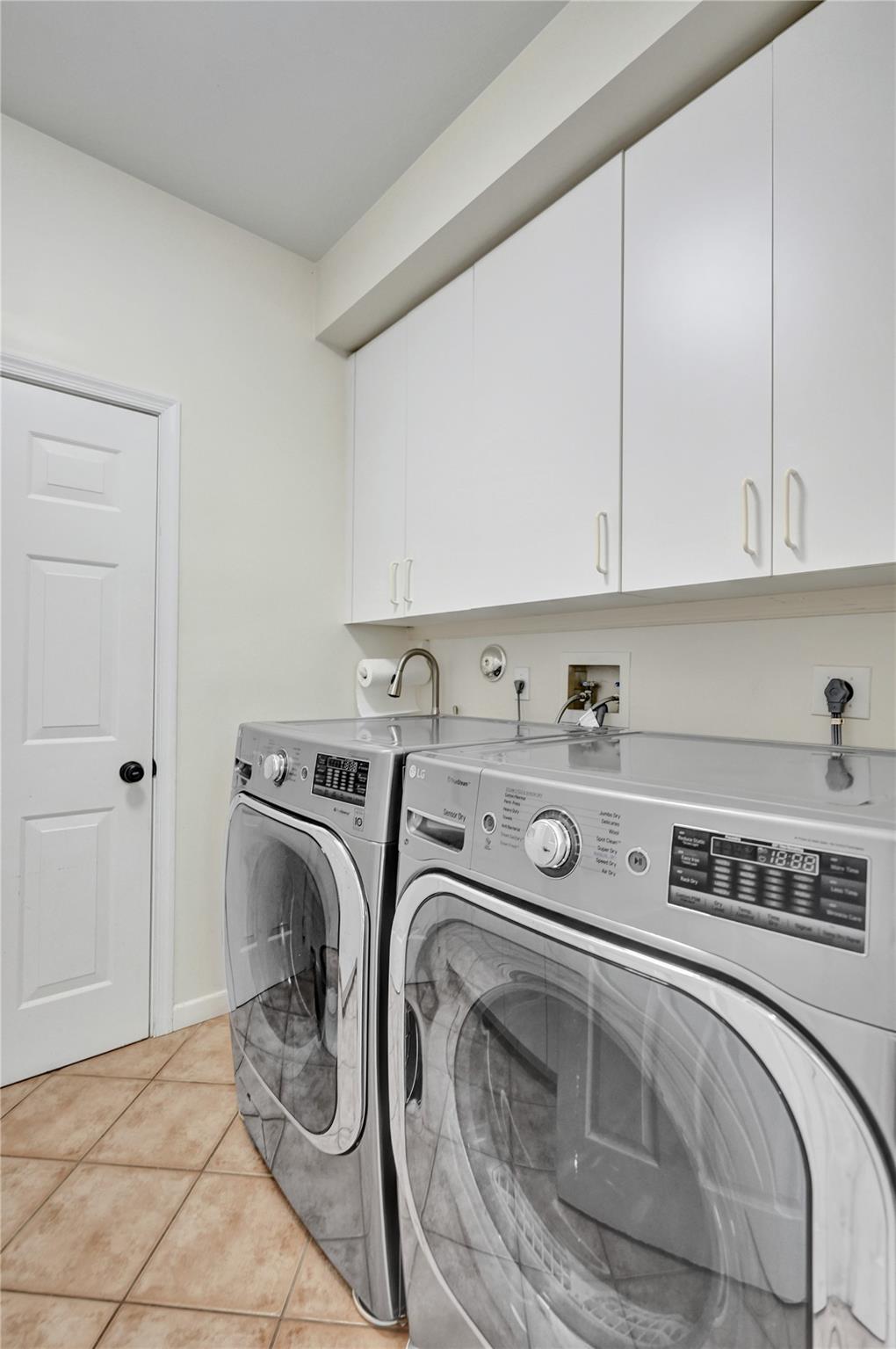 IDLEWYLD 1-19 B - Residential