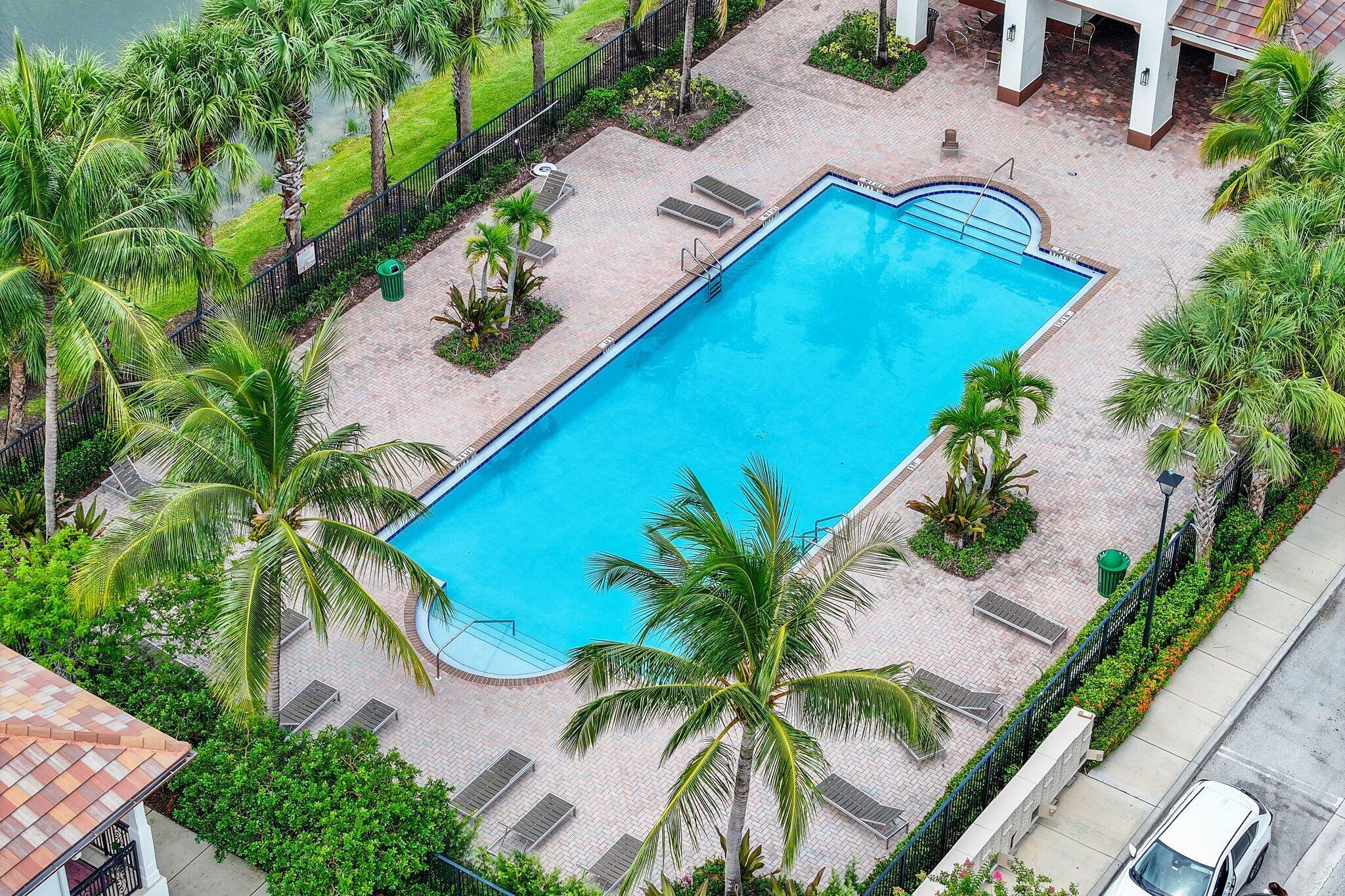 PALOMA LAKES CONDOMINIUM NO 1 - Residential