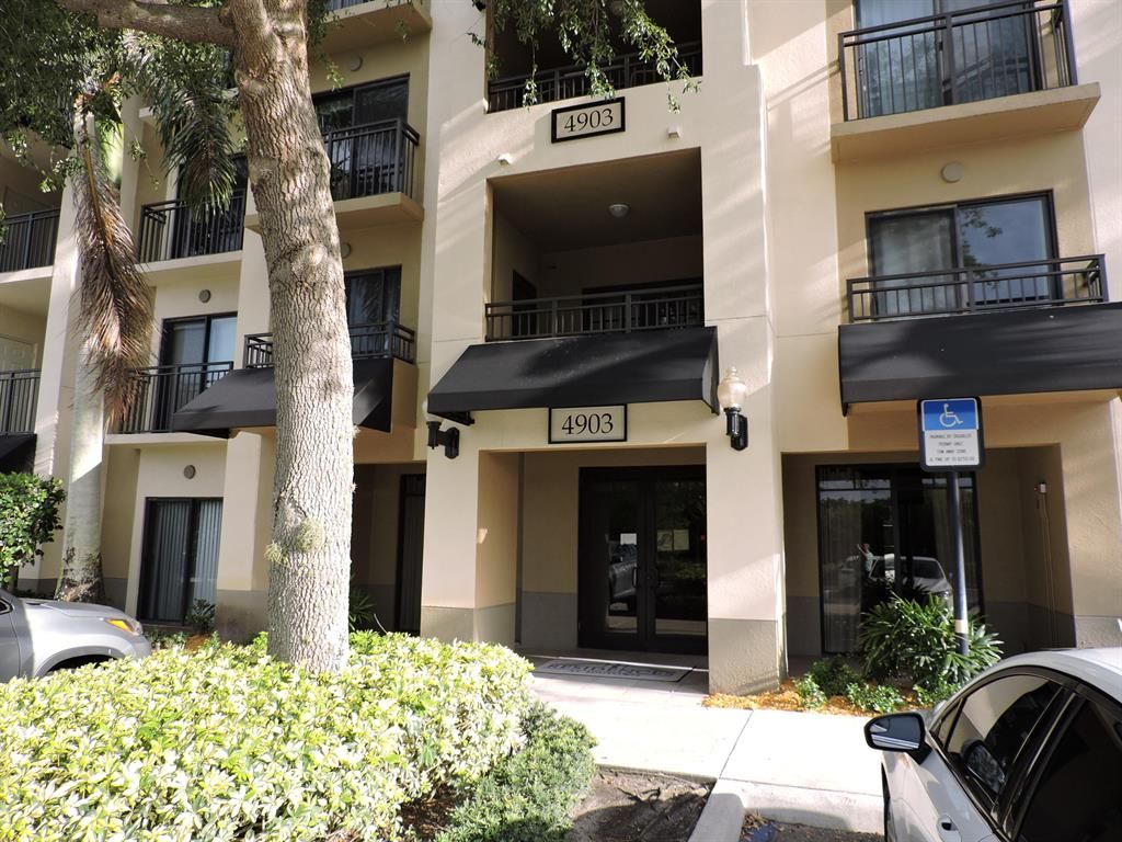 Photo of 4903 Midtown Lane #3319, Palm Beach Gardens, FL 33418 (MLS # R10716311)