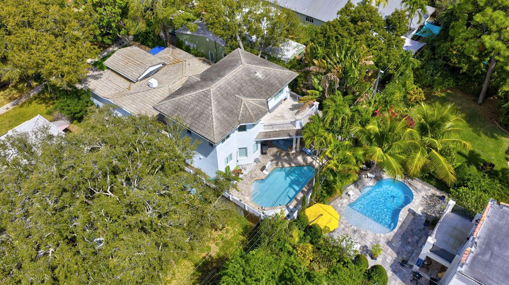 Photo of 1020 SE 11th Street, Fort Lauderdale, FL 33316 (MLS # R11169975)