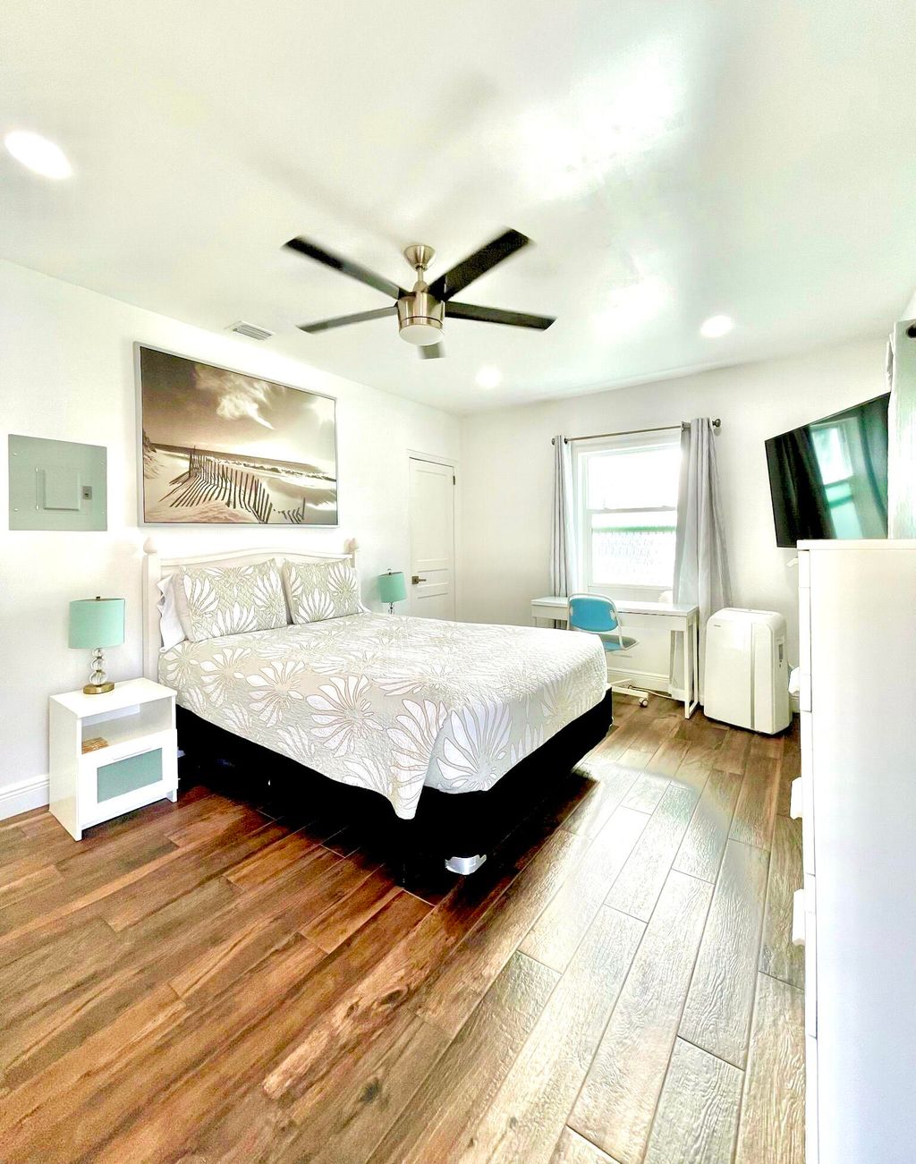 Photo of 626 NE 17th Way, Fort Lauderdale, FL 33304 (MLS # B26028050)