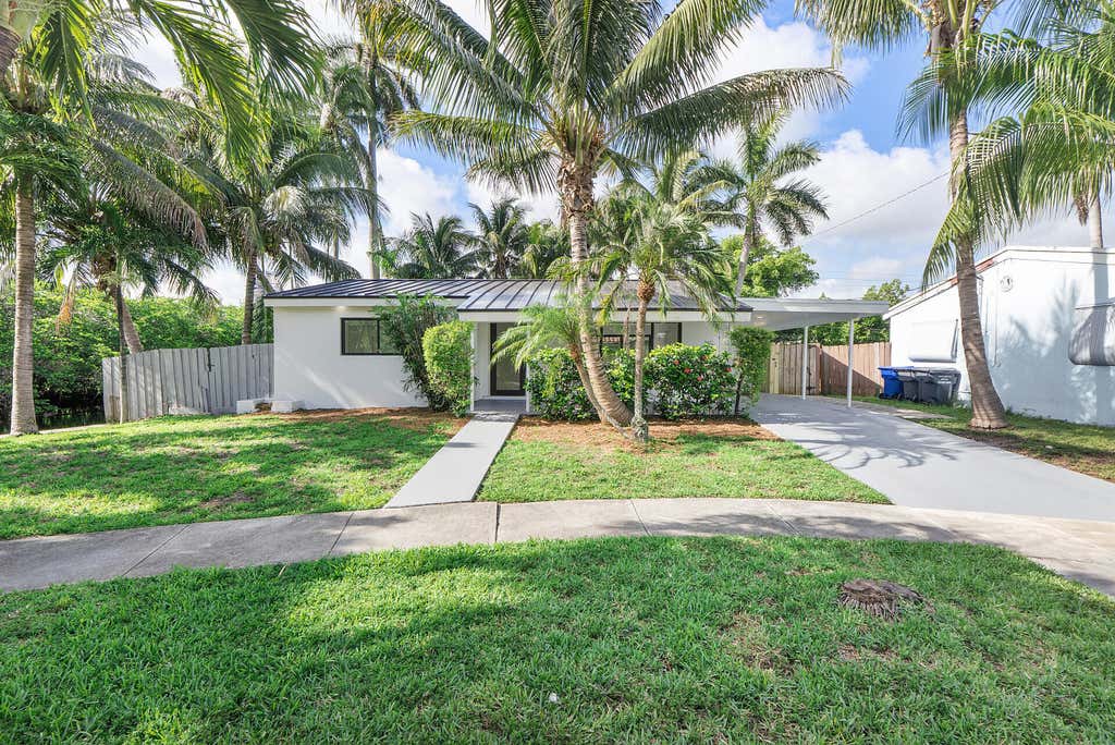 Photo of 3030 ARTHUR Street, Hollywood, FL 33021 (MLS # B26066647)
