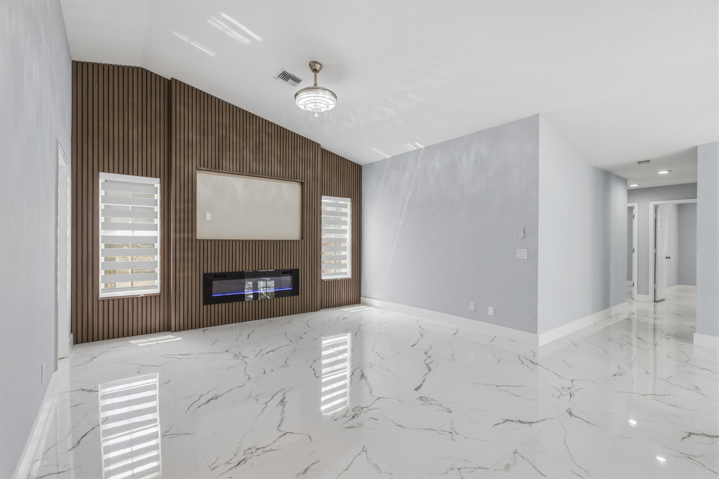 CRESTWOOD UNIT 1 PL 1 - Residential Lease