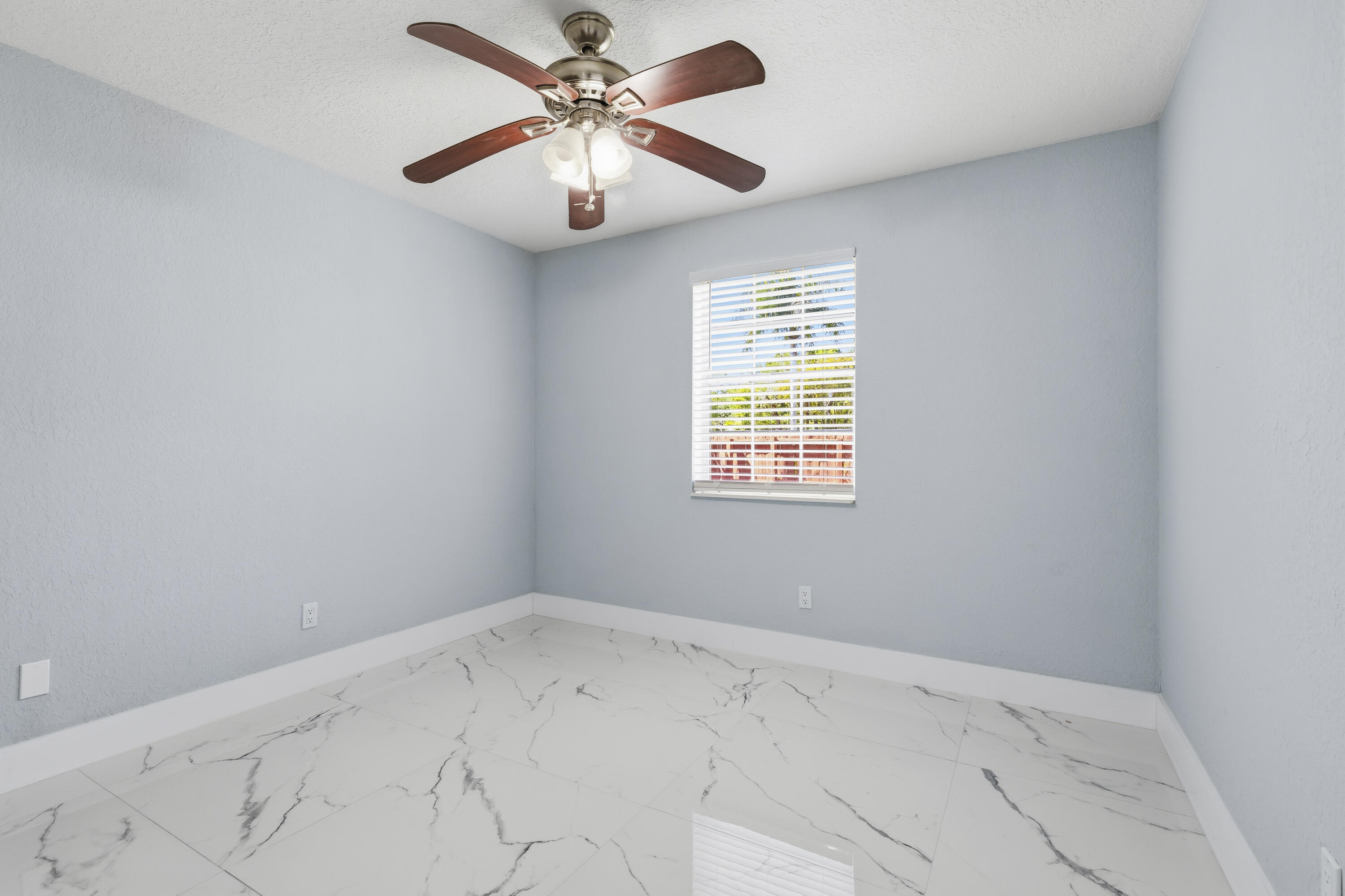 CRESTWOOD UNIT 1 PL 1 - Residential Lease