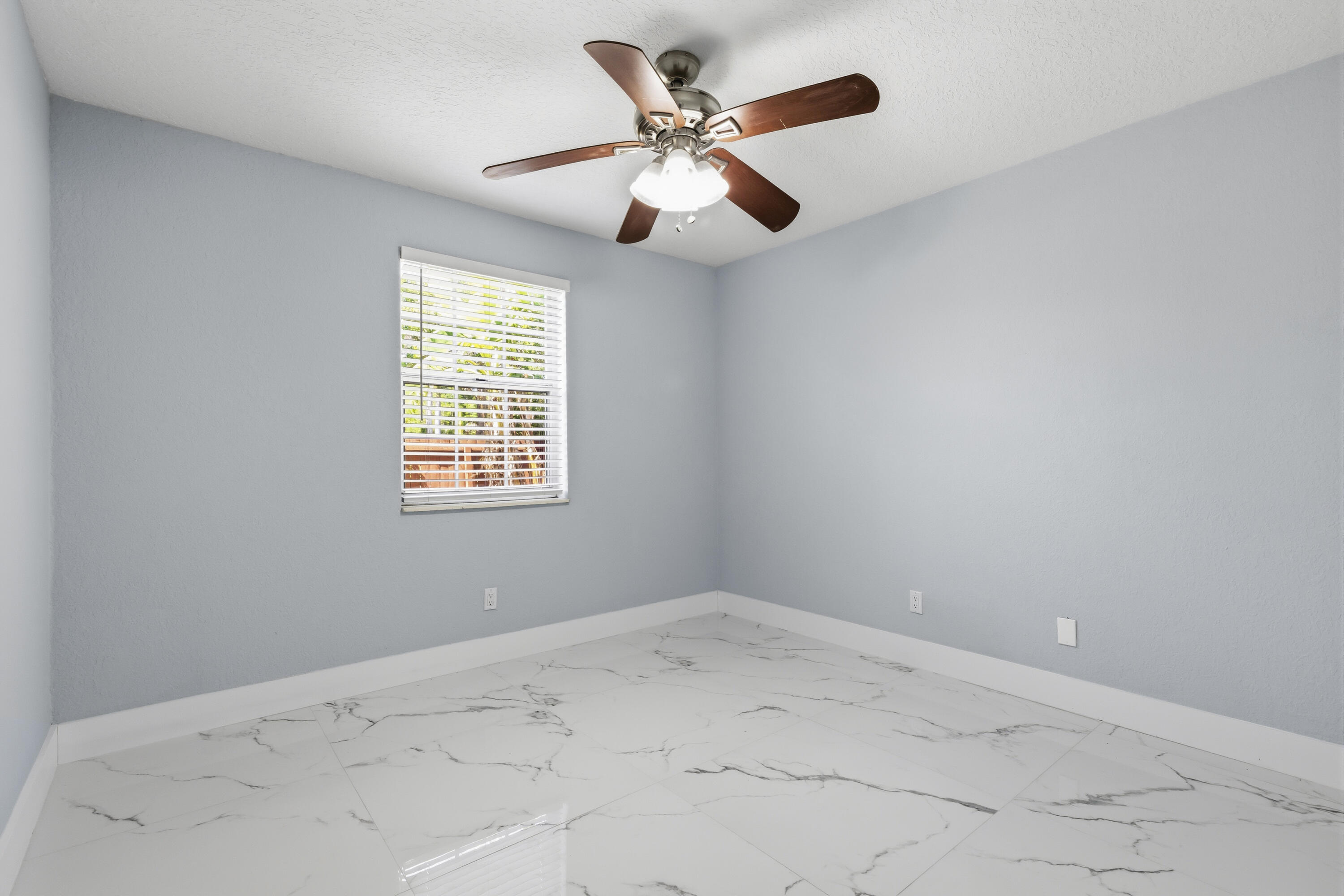 CRESTWOOD UNIT 1 PL 1 - Residential Lease