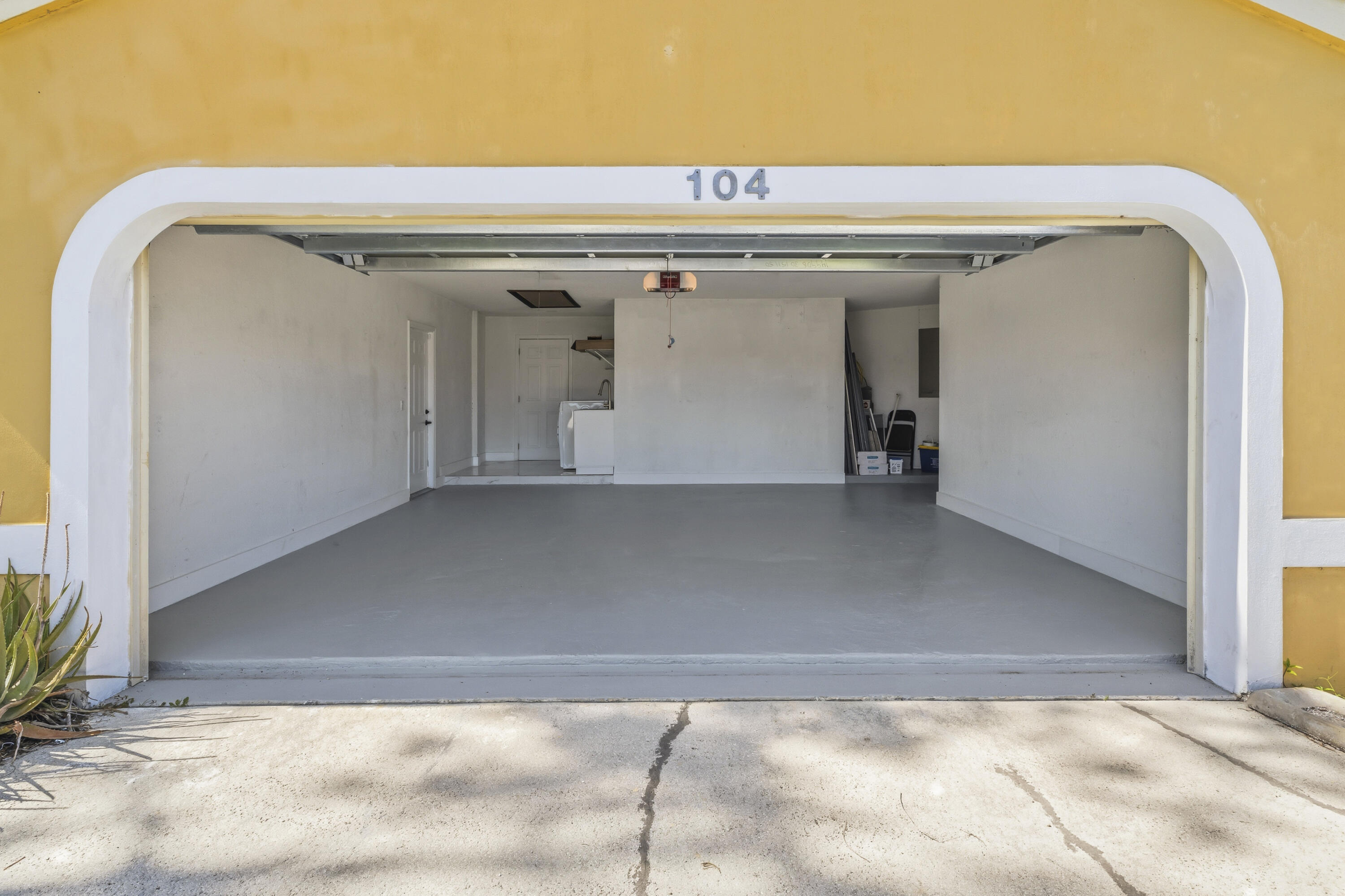 CRESTWOOD UNIT 1 PL 1 - Residential Lease
