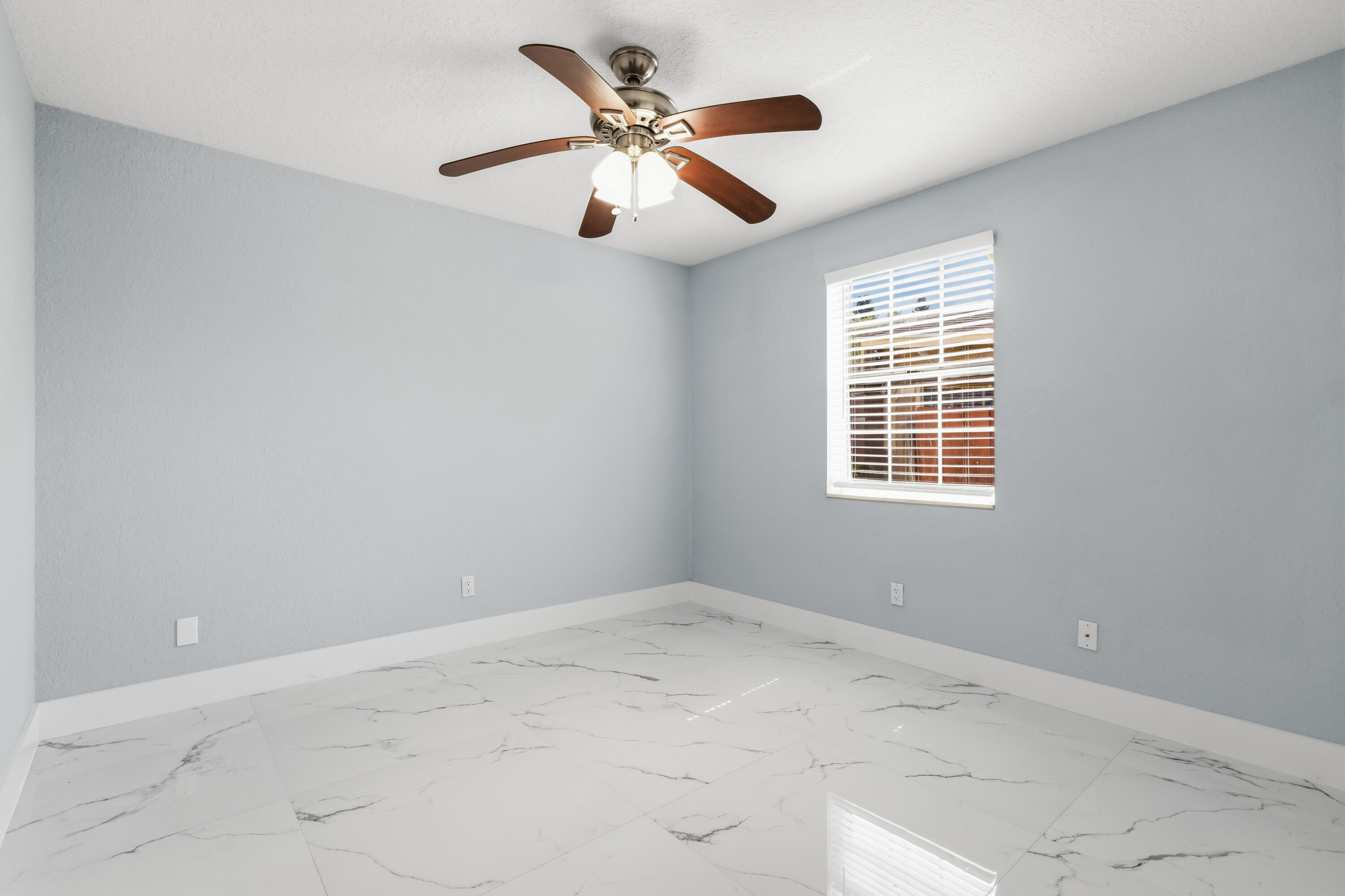 CRESTWOOD UNIT 1 PL 1 - Residential Lease