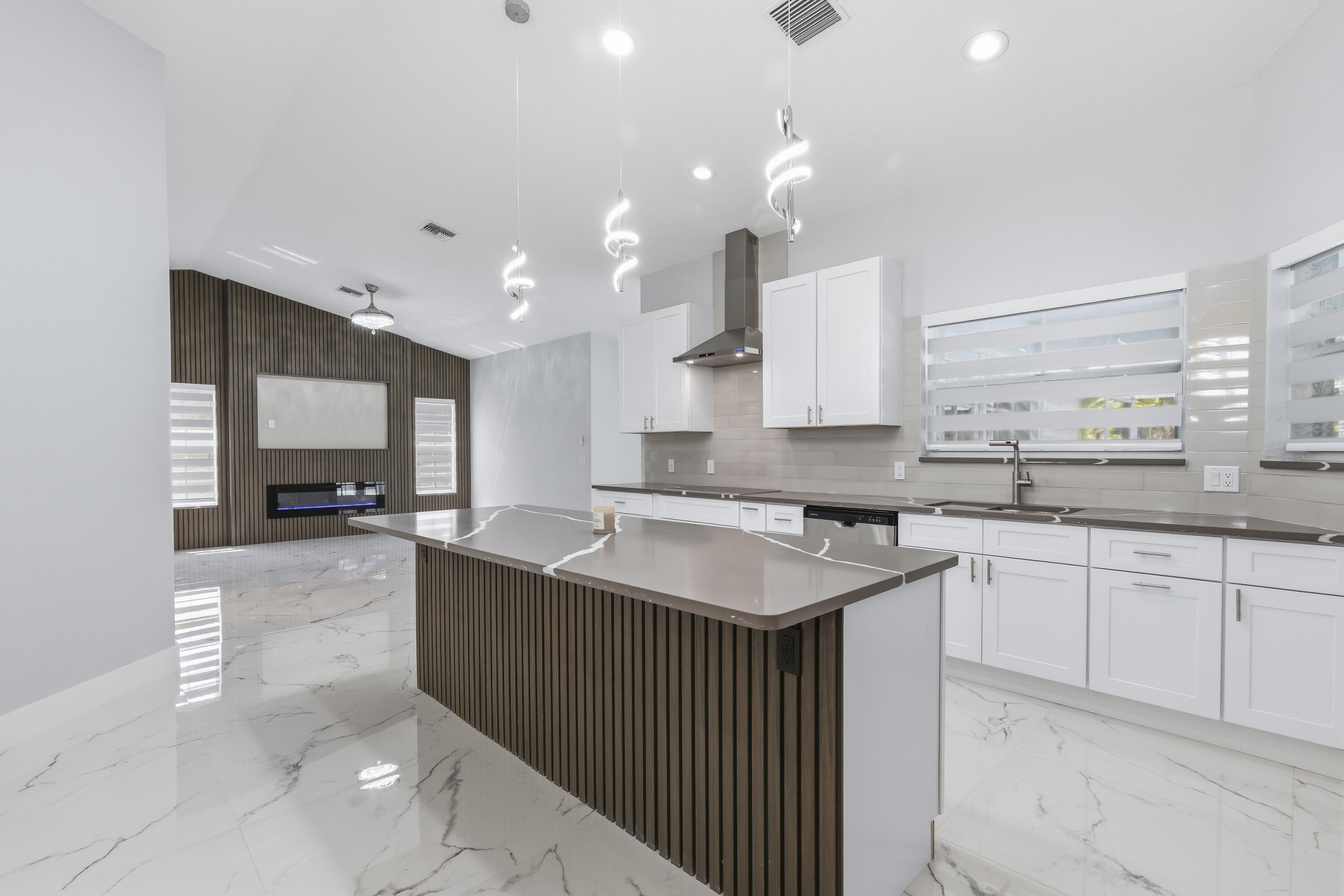 CRESTWOOD UNIT 1 PL 1 - Residential Lease