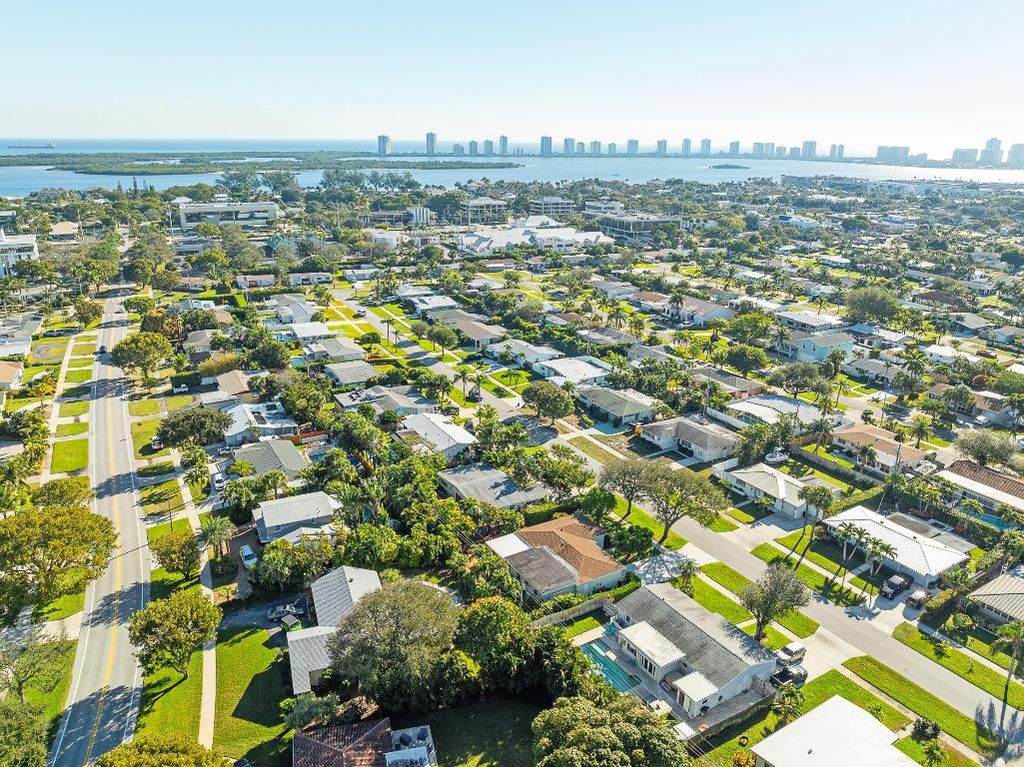 Photo of 429 Inlet Road, North Palm Beach, FL 33408 (MLS # R11152647)