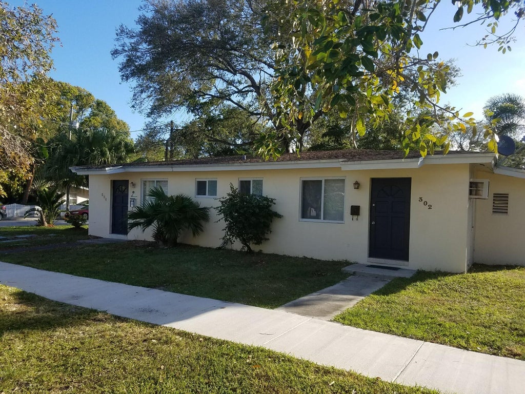 Photo of 300 SW 10TH Avenue, Fort Lauderdale, FL 33312 (MLS # B26065794)