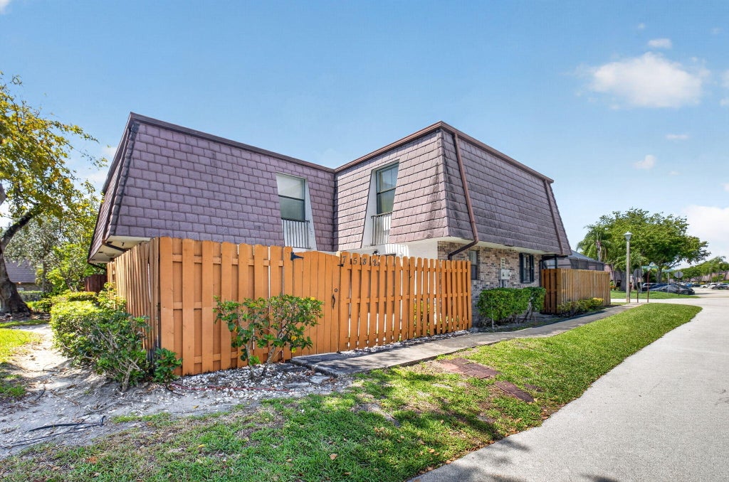 Photo of 7582 Courtyard Run E #7582, Boca Raton, FL 33433 (MLS # B26045418)