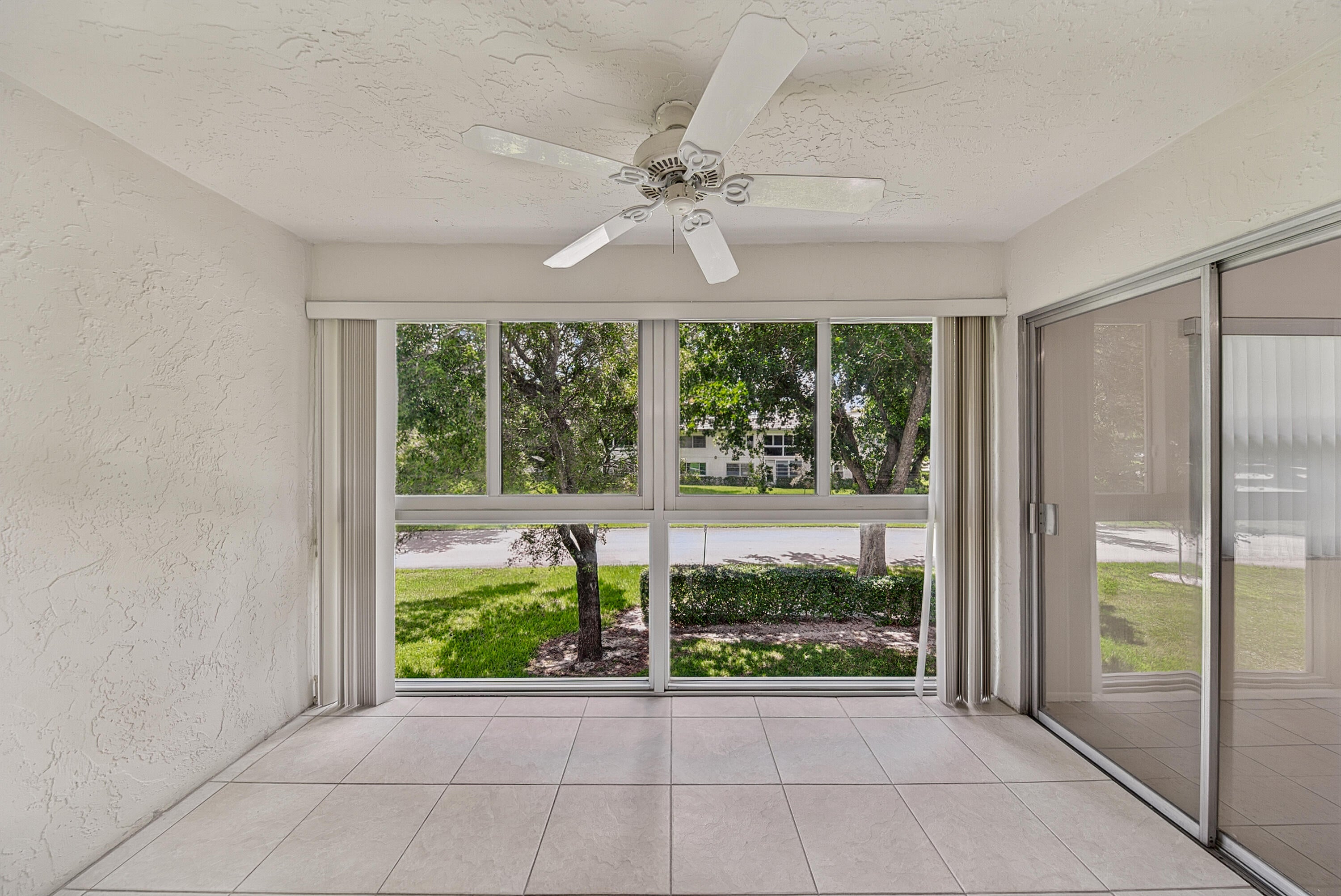 1204 BAHAMA Bend B2