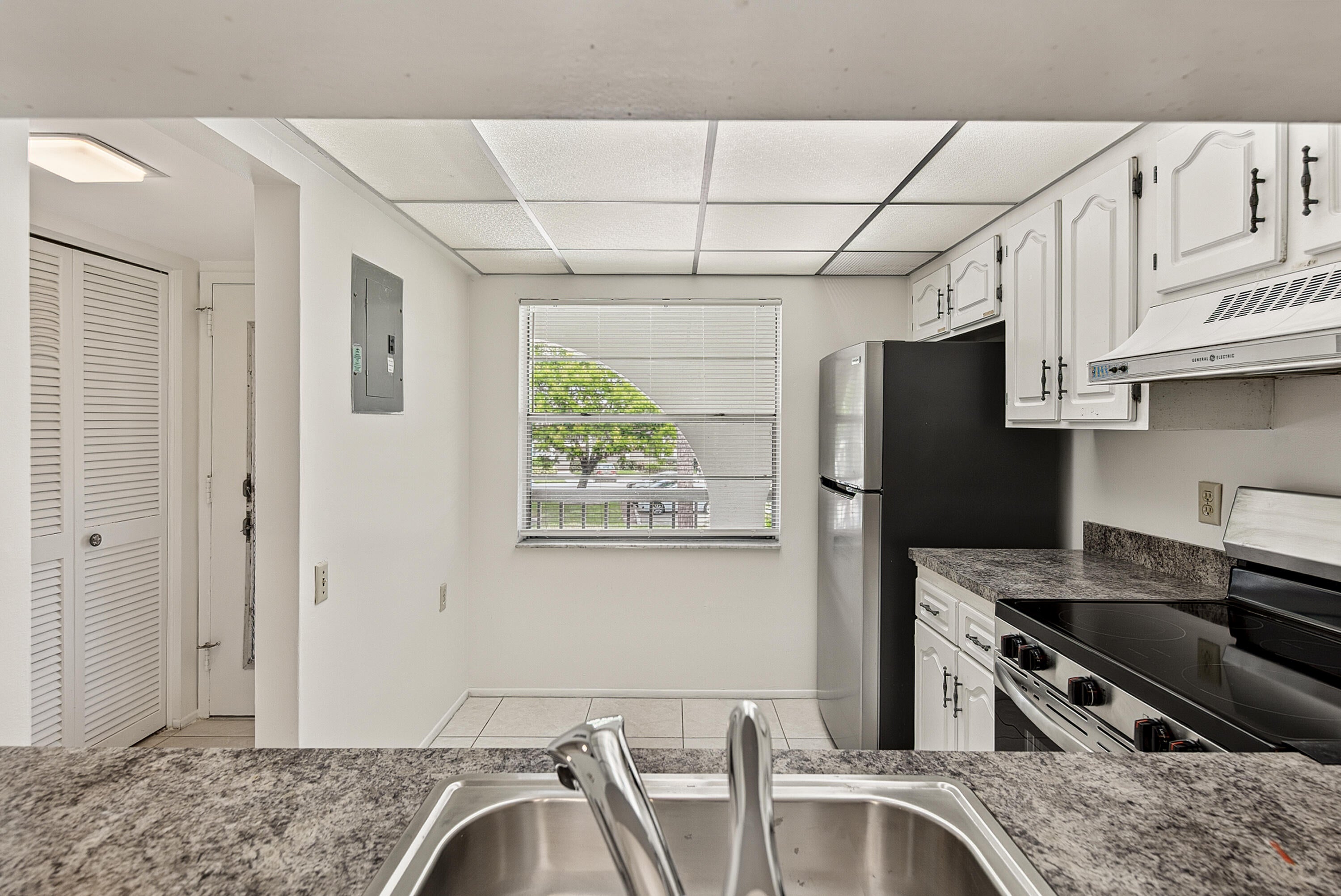 1204 BAHAMA Bend B2