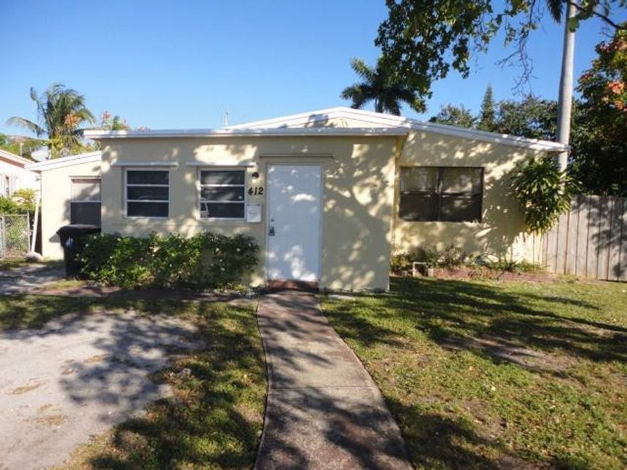 FRESHLY PAINTED 3/2 WITH LARGE FENCE BACKYARD. CLOSE TO I95 AND SHOPPING CENTER. PETS WELCOME W/REFUNDABLE DEPOSIT. FAST APPROVAL.