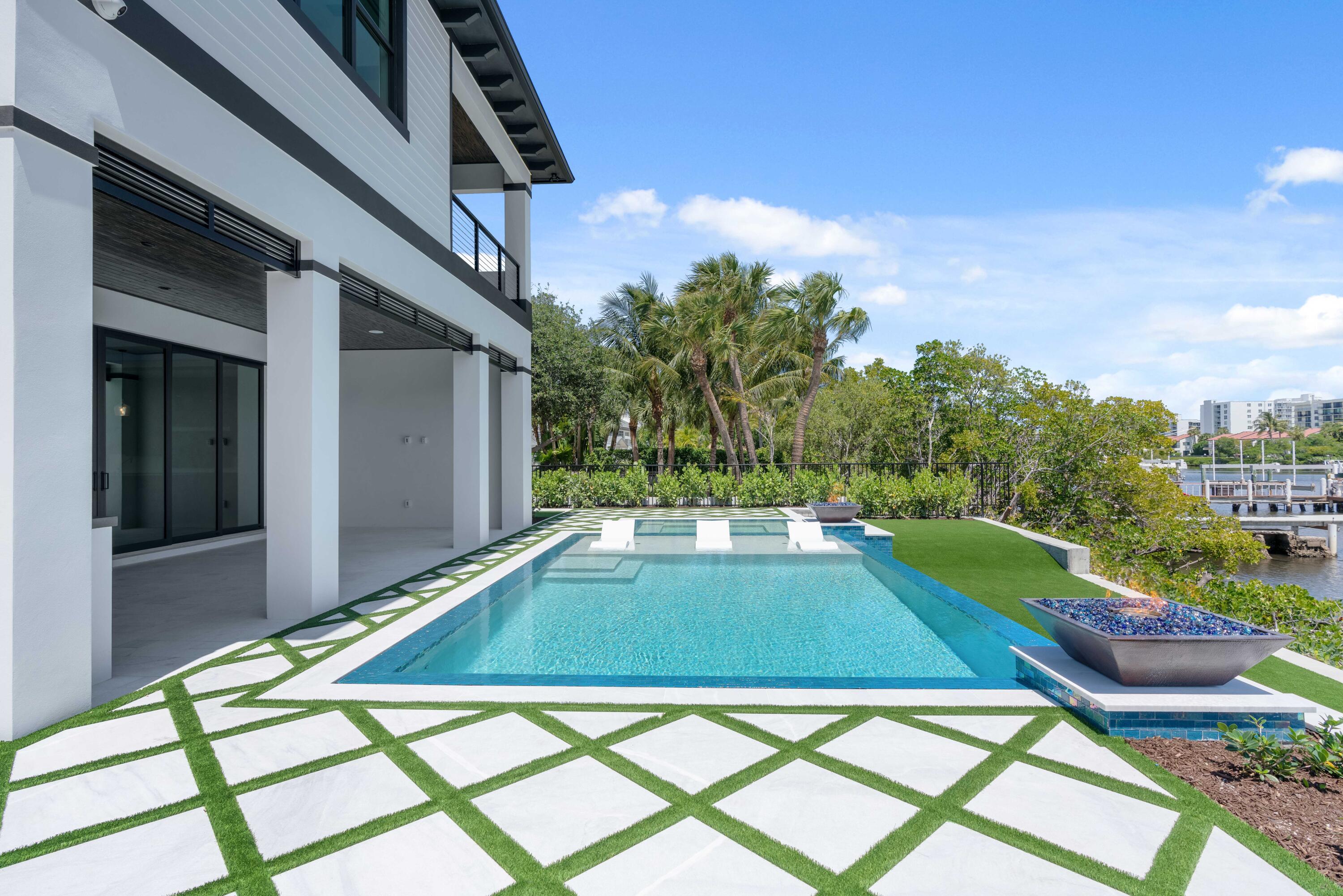 LAKE SHORES LANTANA - Residential