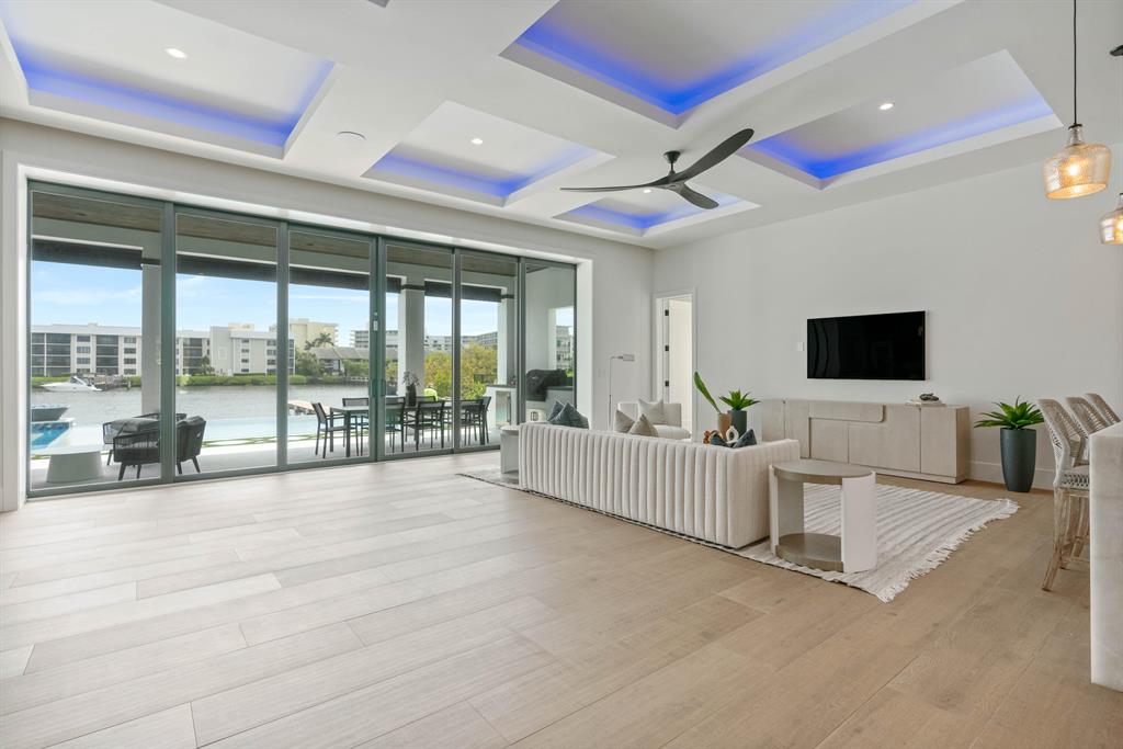 LAKE SHORES LANTANA - Residential