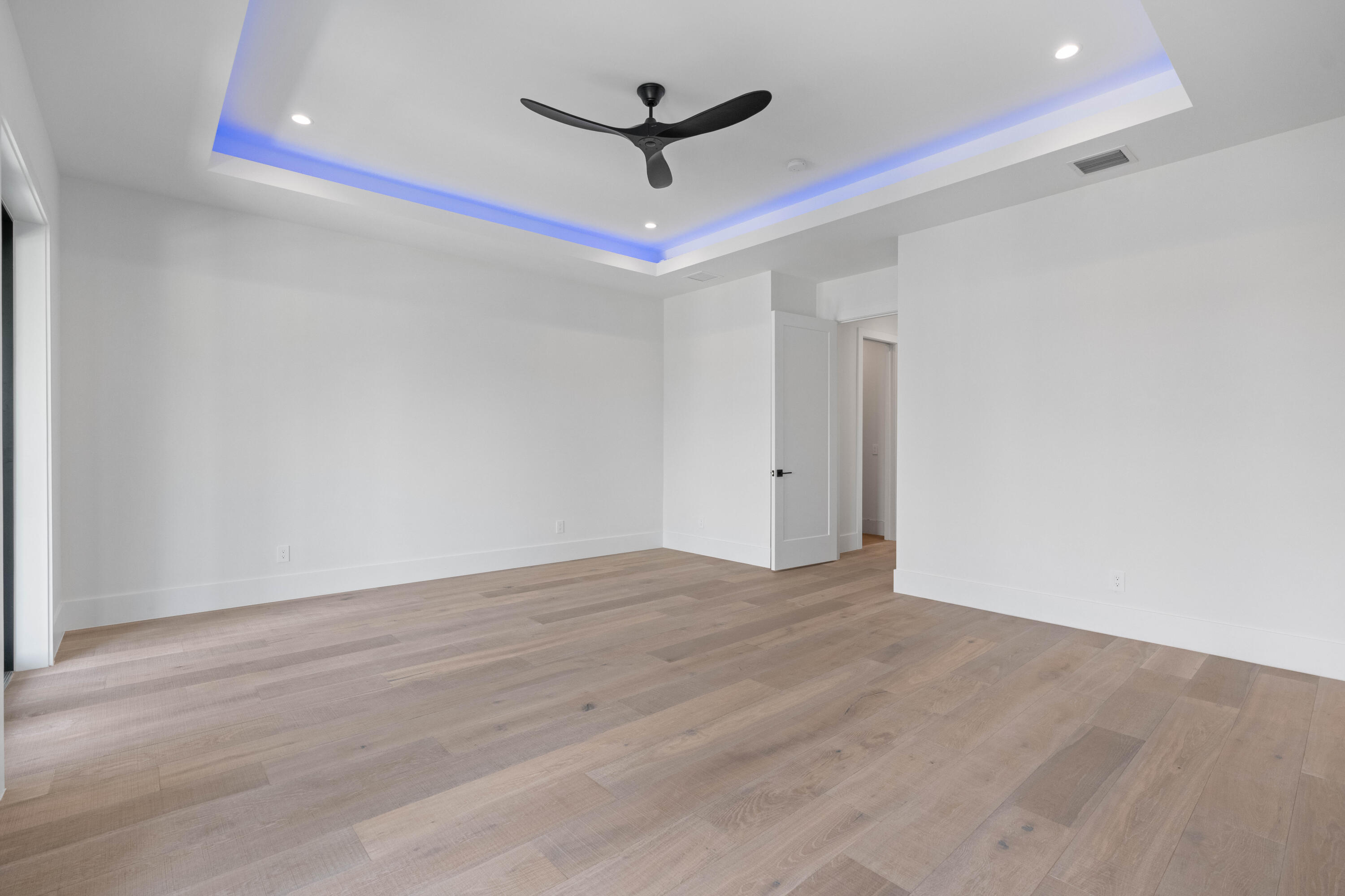 LAKE SHORES LANTANA - Residential