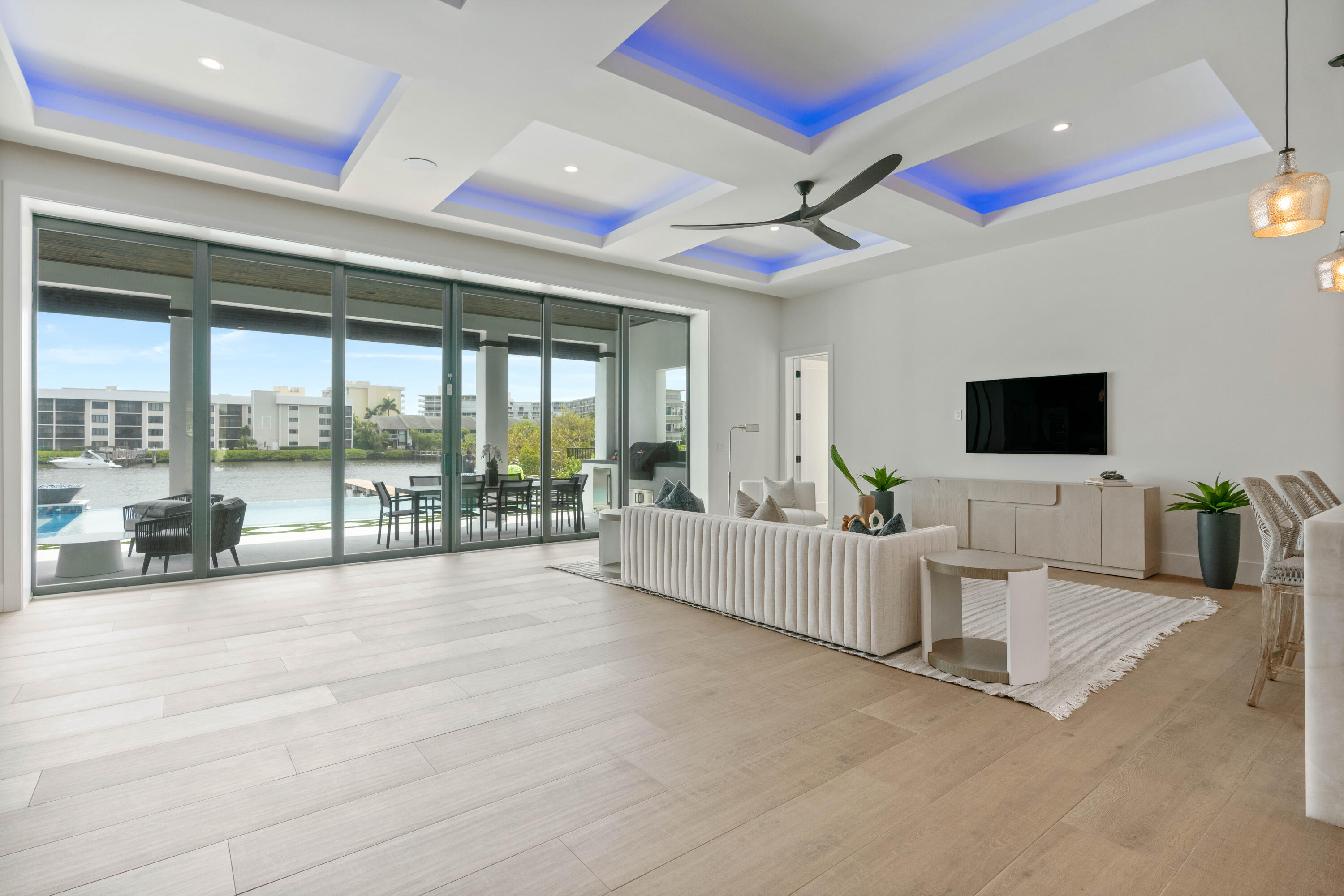 LAKE SHORES LANTANA - Residential