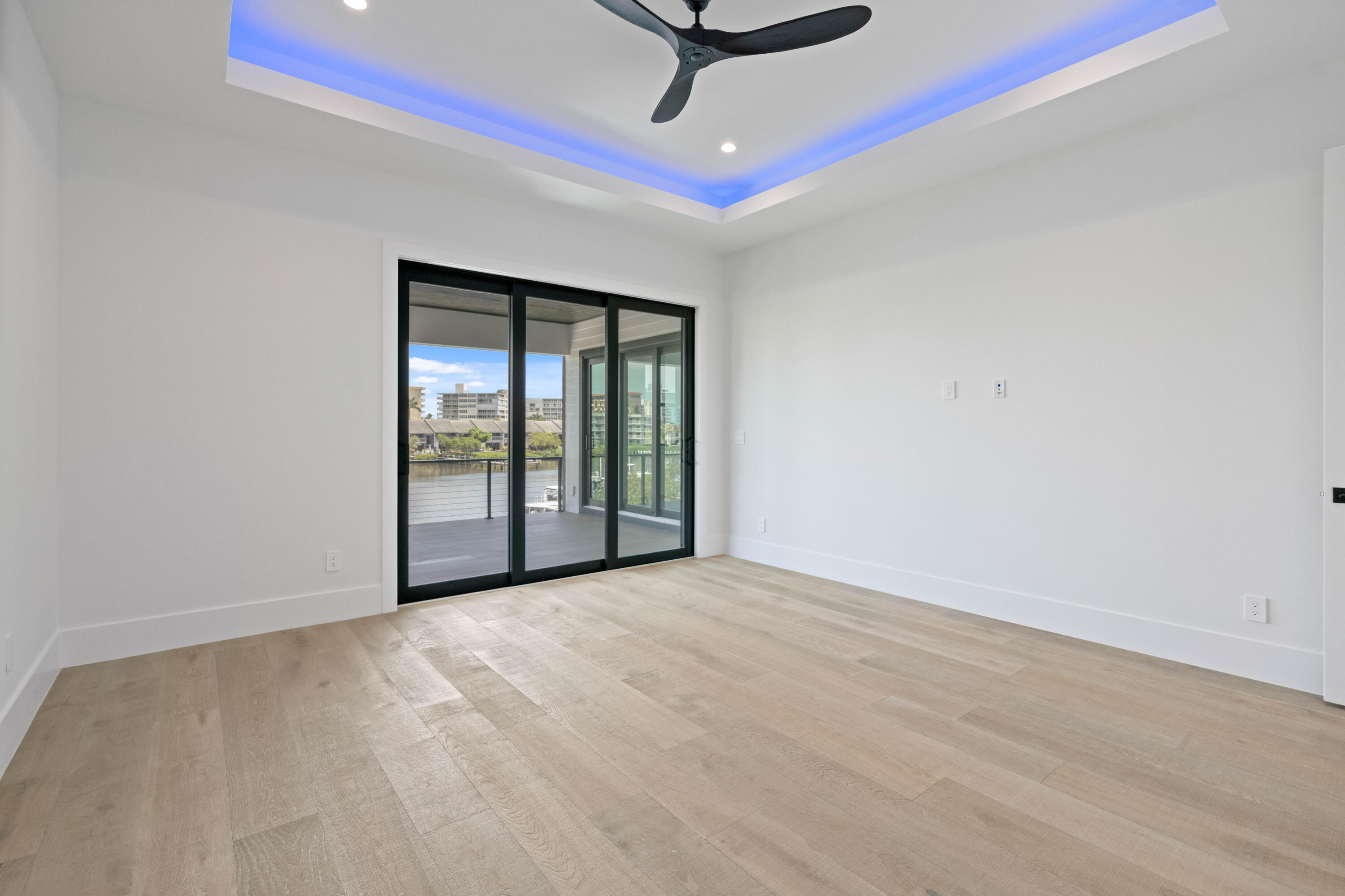 LAKE SHORES LANTANA - Residential