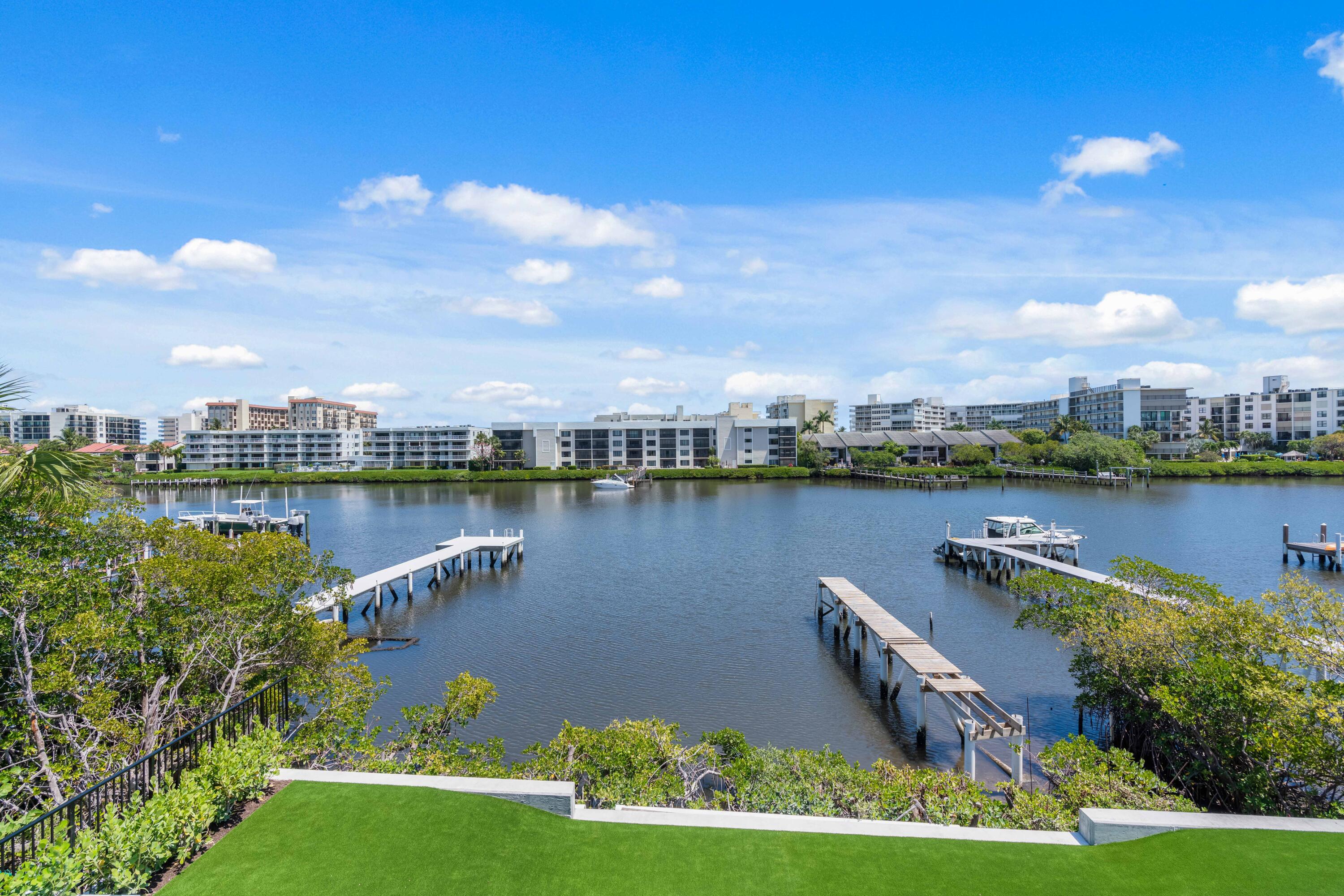 LAKE SHORES LANTANA - Residential