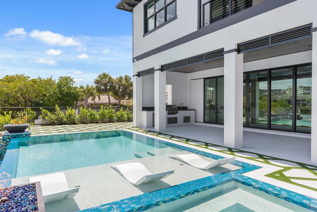 LAKE SHORES LANTANA - Residential