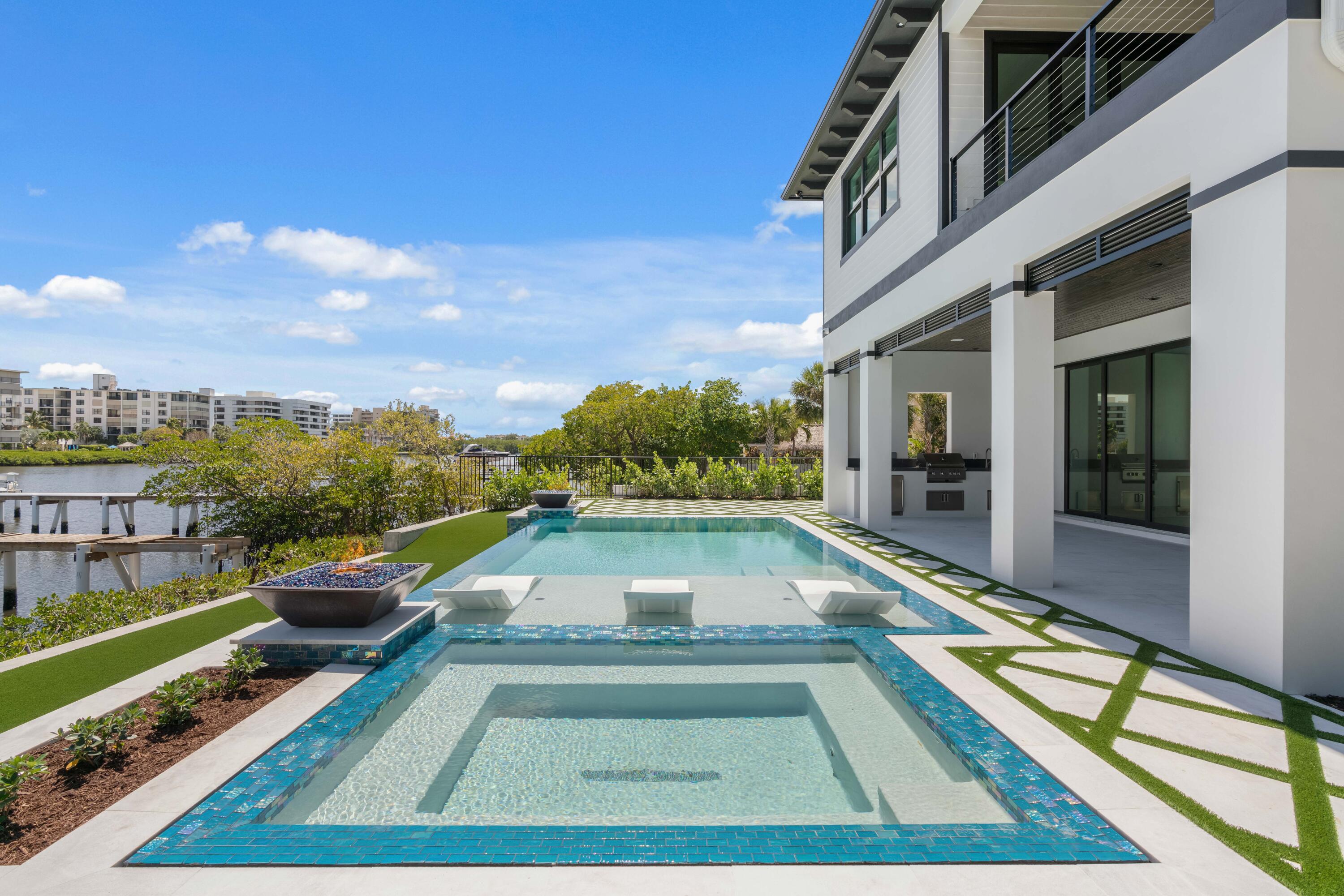 LAKE SHORES LANTANA - Residential