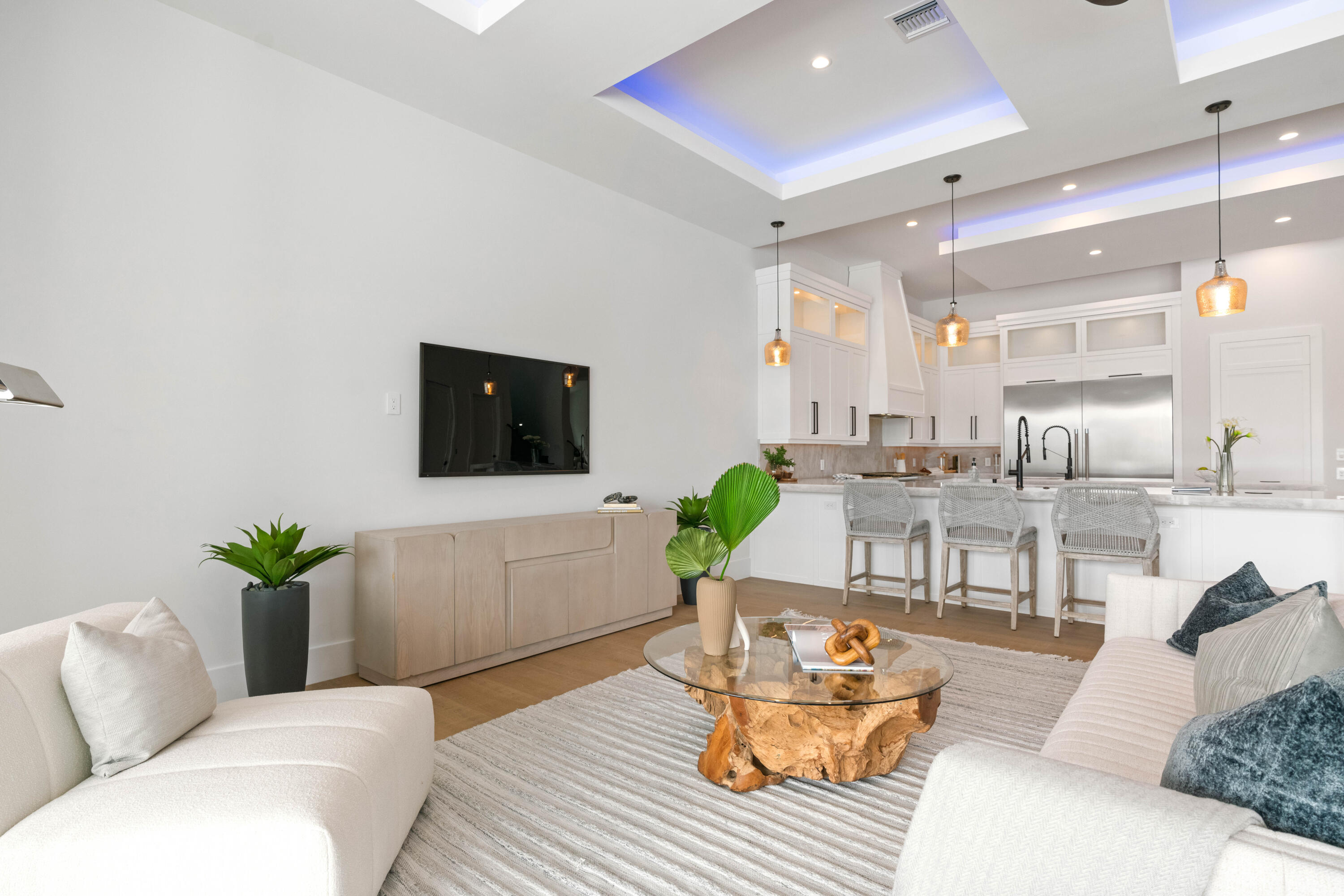 LAKE SHORES LANTANA - Residential