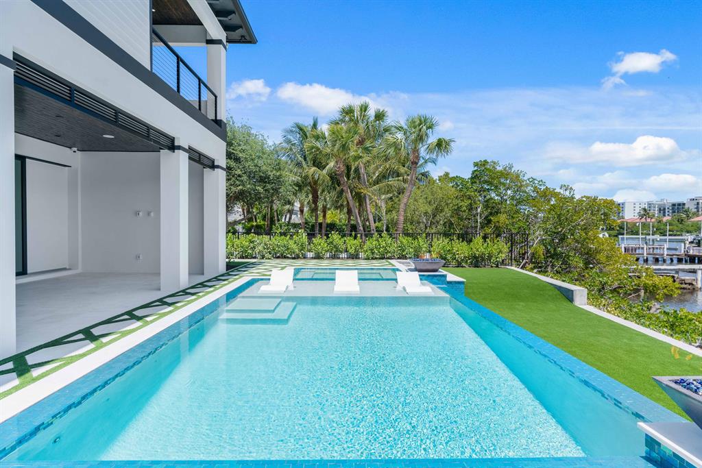 LAKE SHORES LANTANA - Residential