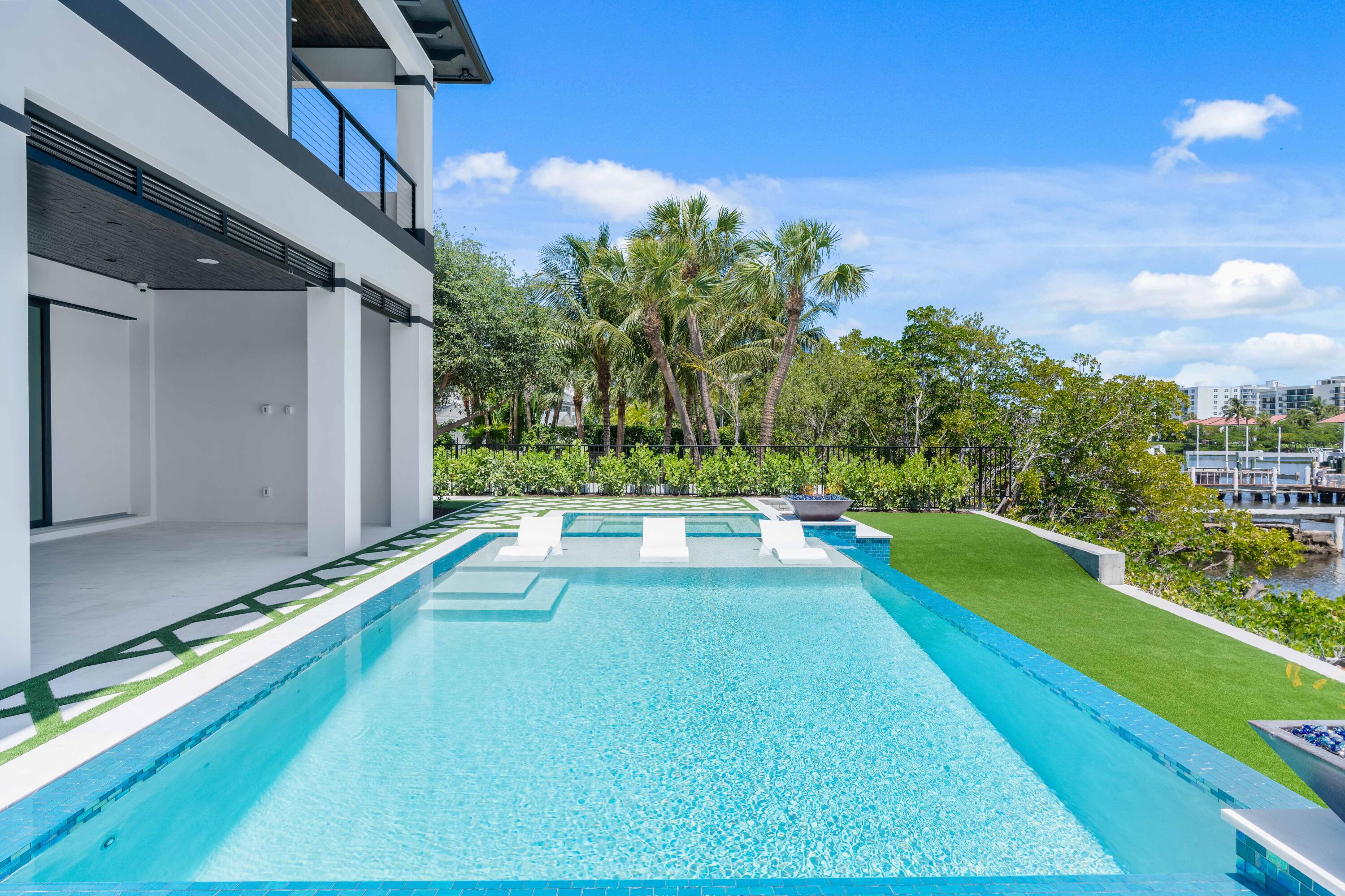 LAKE SHORES LANTANA - Residential