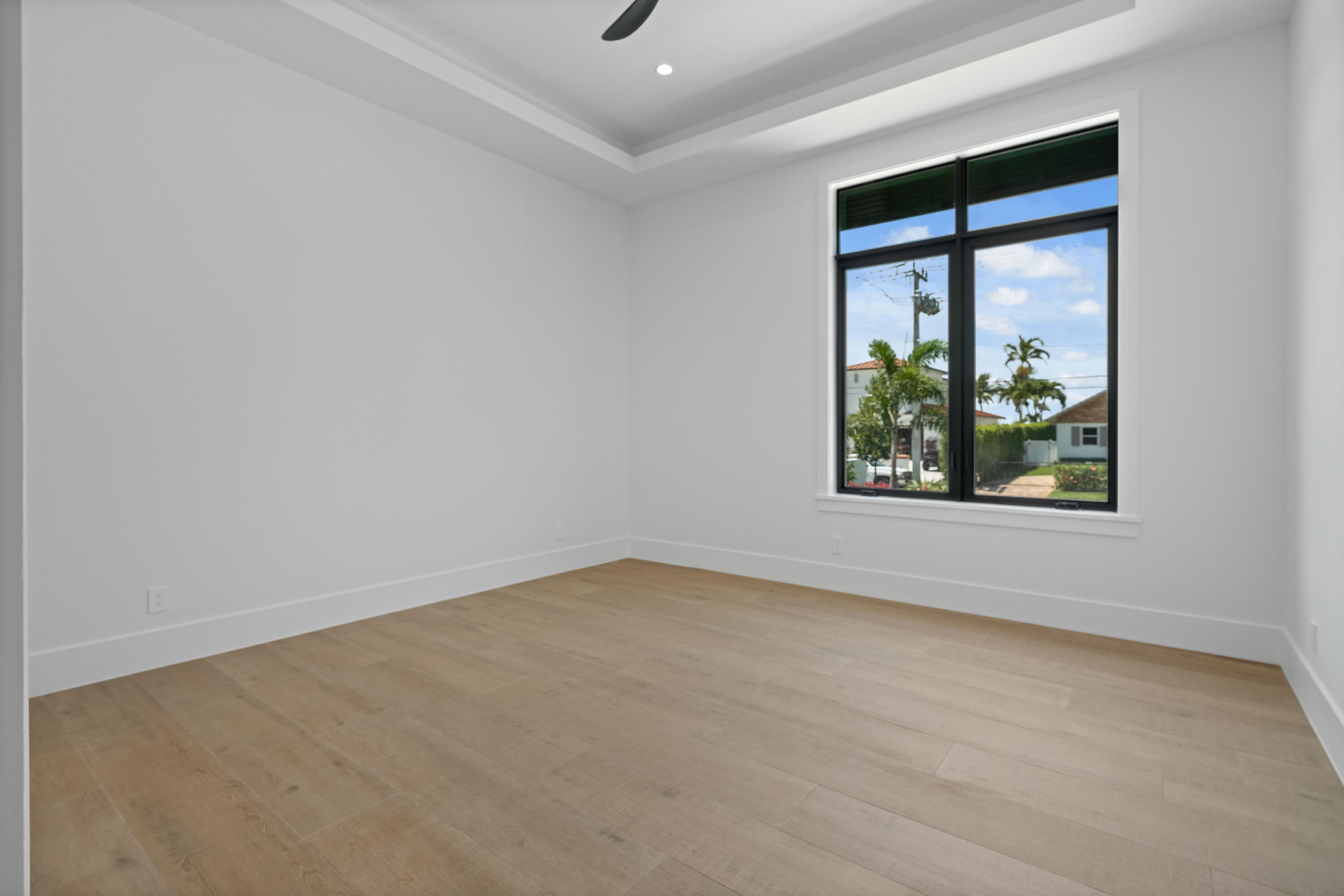 LAKE SHORES LANTANA - Residential