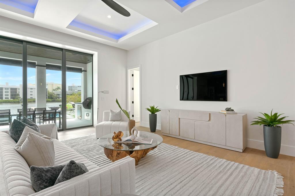 LAKE SHORES LANTANA - Residential