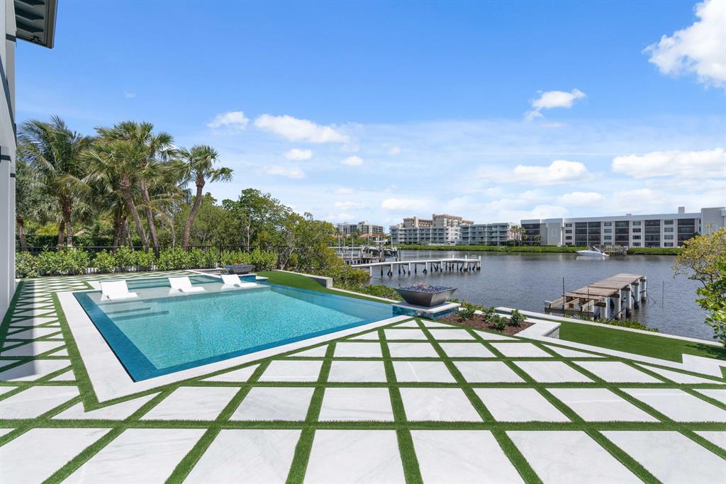 LAKE SHORES LANTANA - Residential