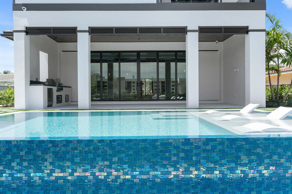 LAKE SHORES LANTANA - Residential