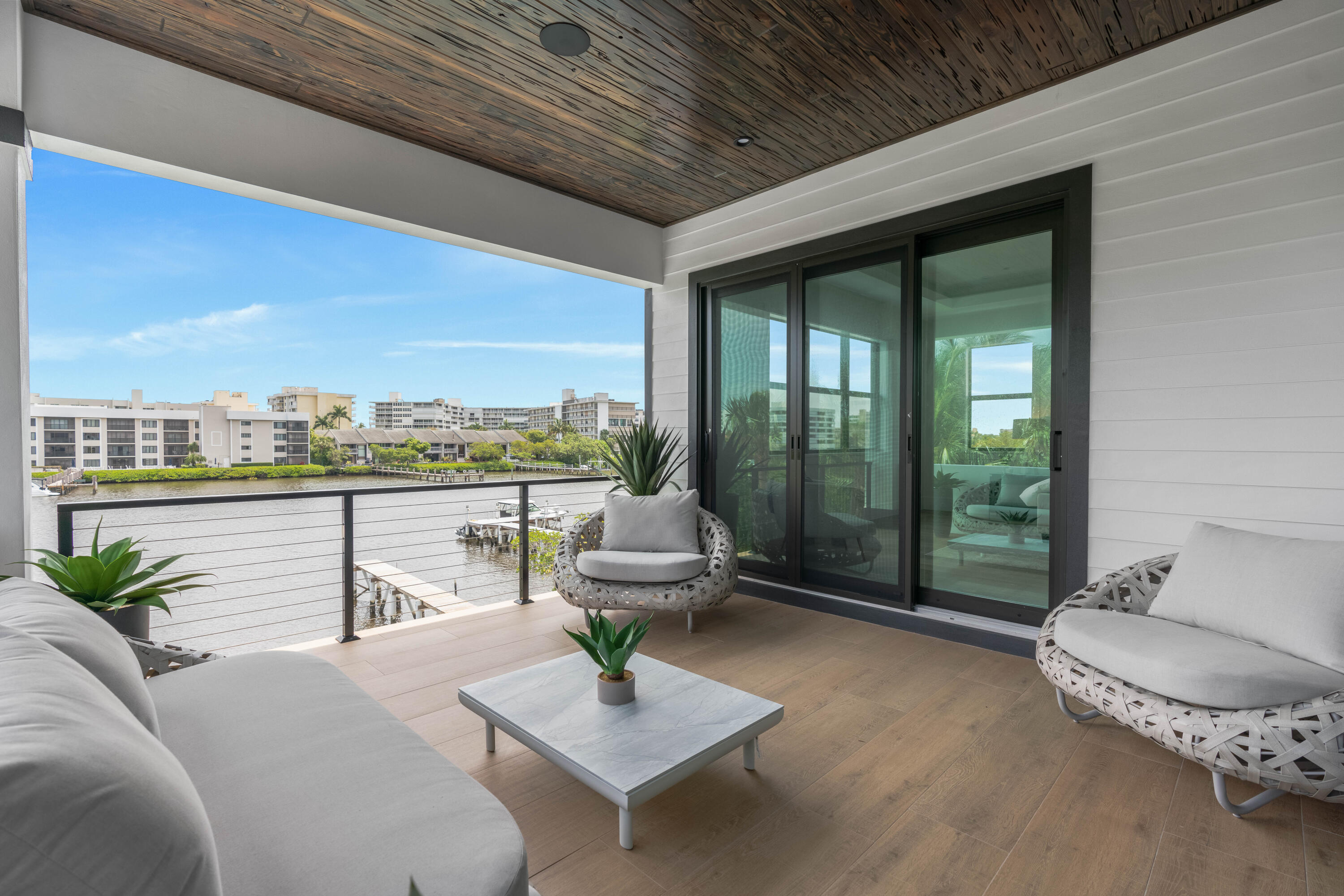 LAKE SHORES LANTANA - Residential