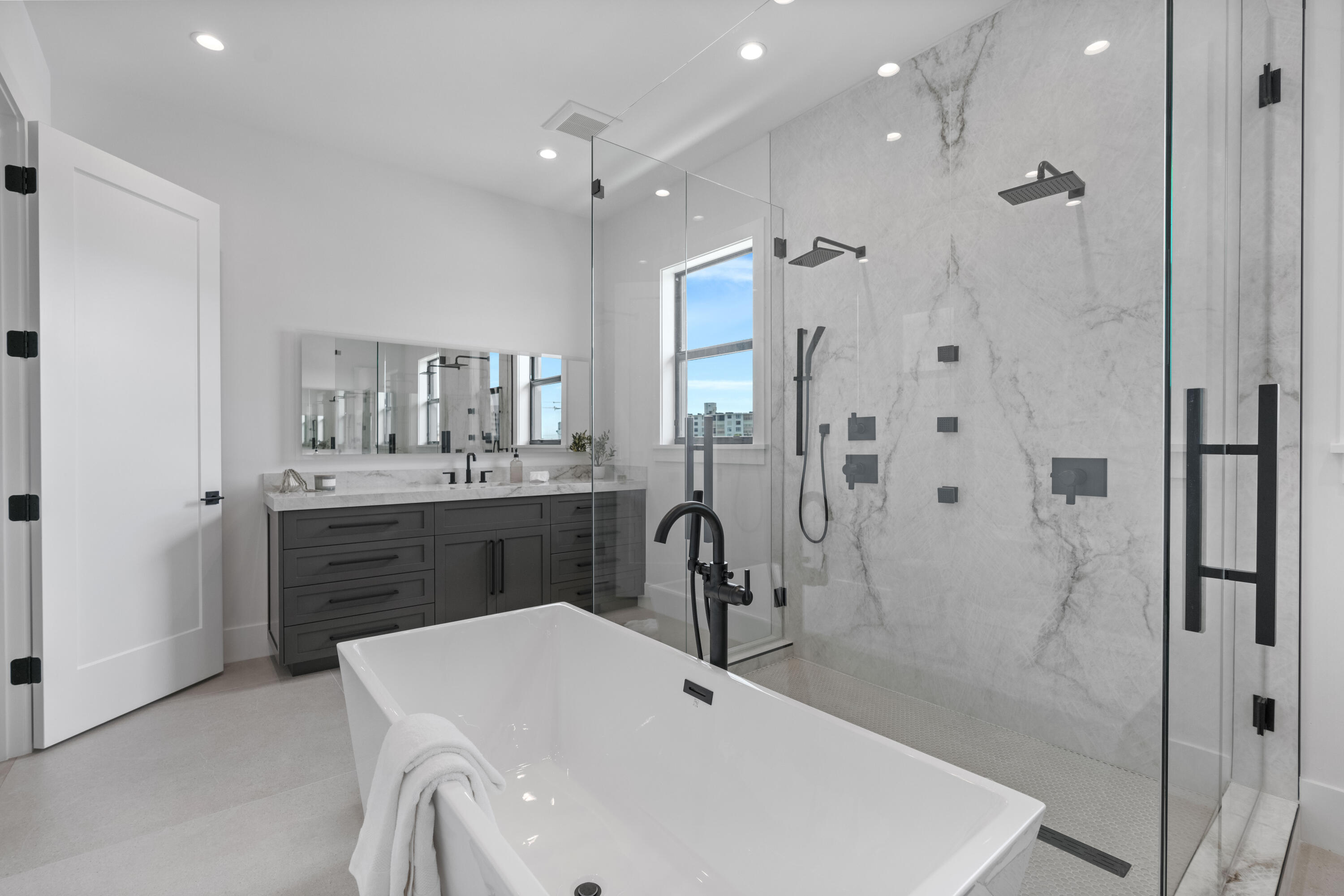 LAKE SHORES LANTANA - Residential