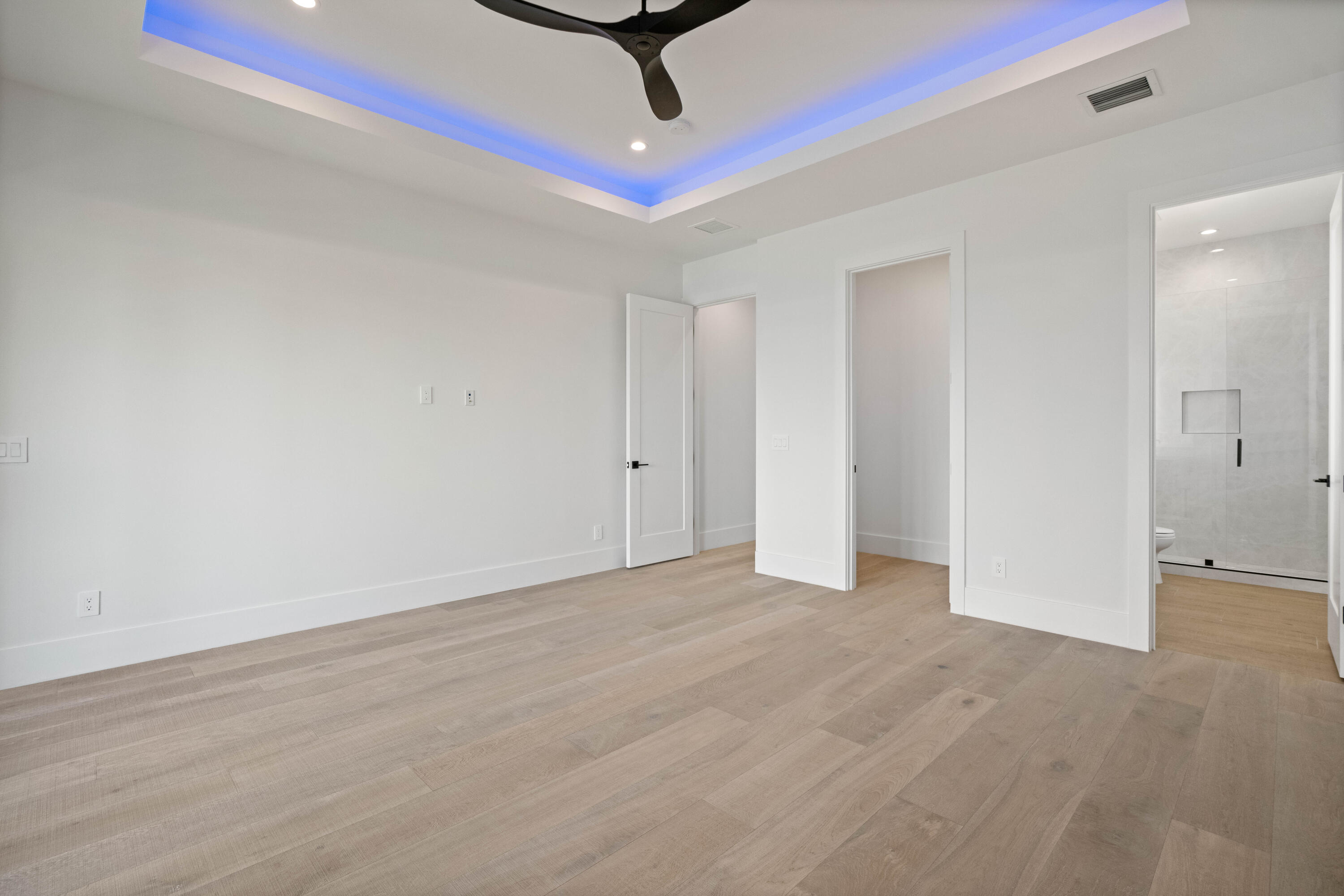 LAKE SHORES LANTANA - Residential