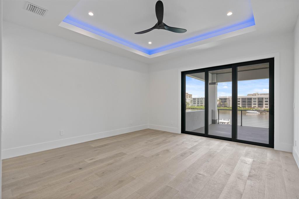 LAKE SHORES LANTANA - Residential