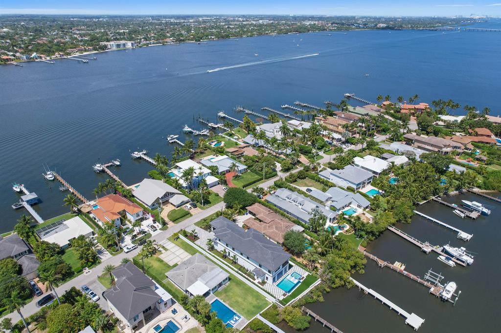 LAKE SHORES LANTANA - Residential