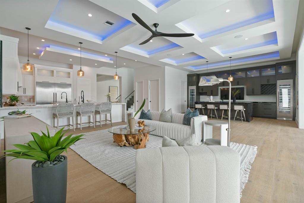 LAKE SHORES LANTANA - Residential