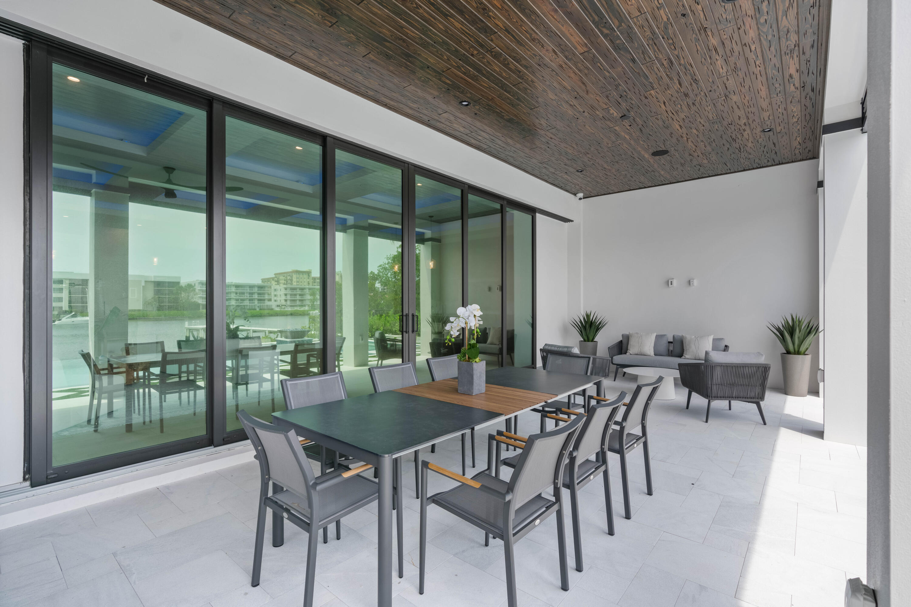 LAKE SHORES LANTANA - Residential