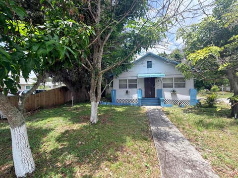 Photo of 123 N 15TH Street, Fort Pierce, FL 34950 (MLS # B26061109)