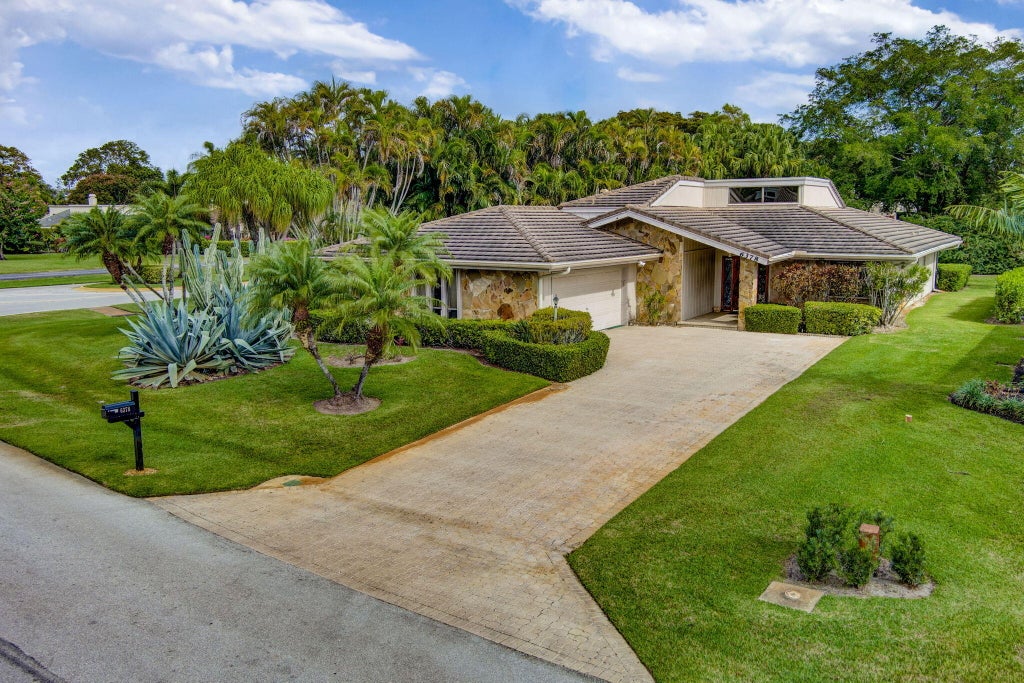 Photo of 6378 Eastpointe Pines Street, Palm Beach Gardens, FL 33418 (MLS # R11060697)