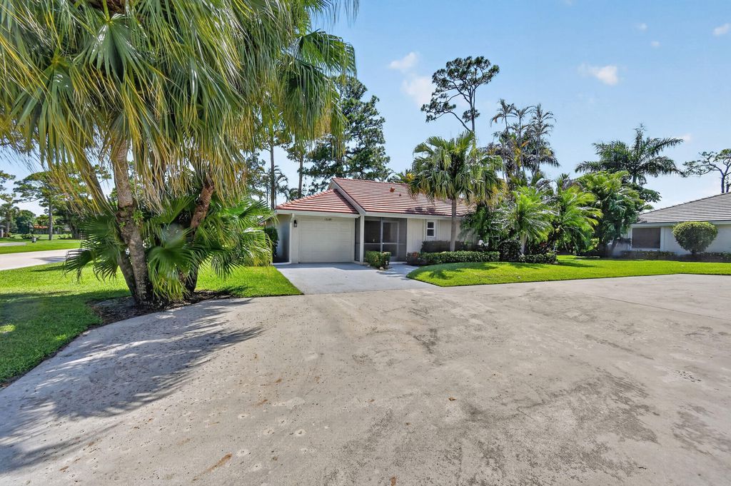 Photo of 13289 Touchstone Place, Palm Beach Gardens, FL 33418 (MLS # B26029947)