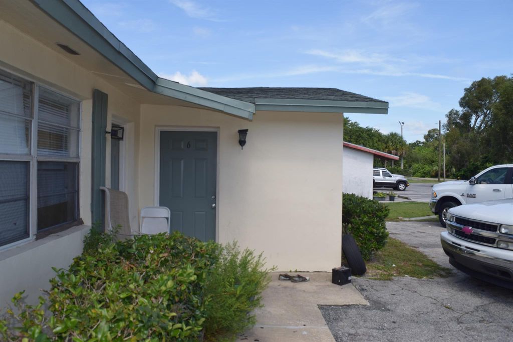 Photo of 207 Southland Drive #5, Fort Pierce, FL 34982 (MLS # R11040678)