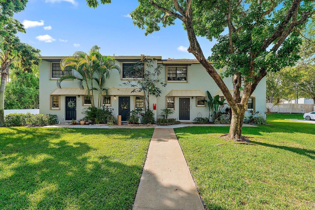 Photo of 406 N Cypress Drive, Jupiter, FL 33469 (MLS # R10915793)