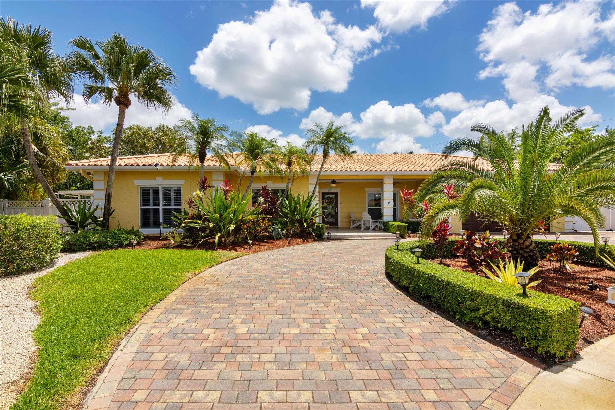 16686 Golfview Dr