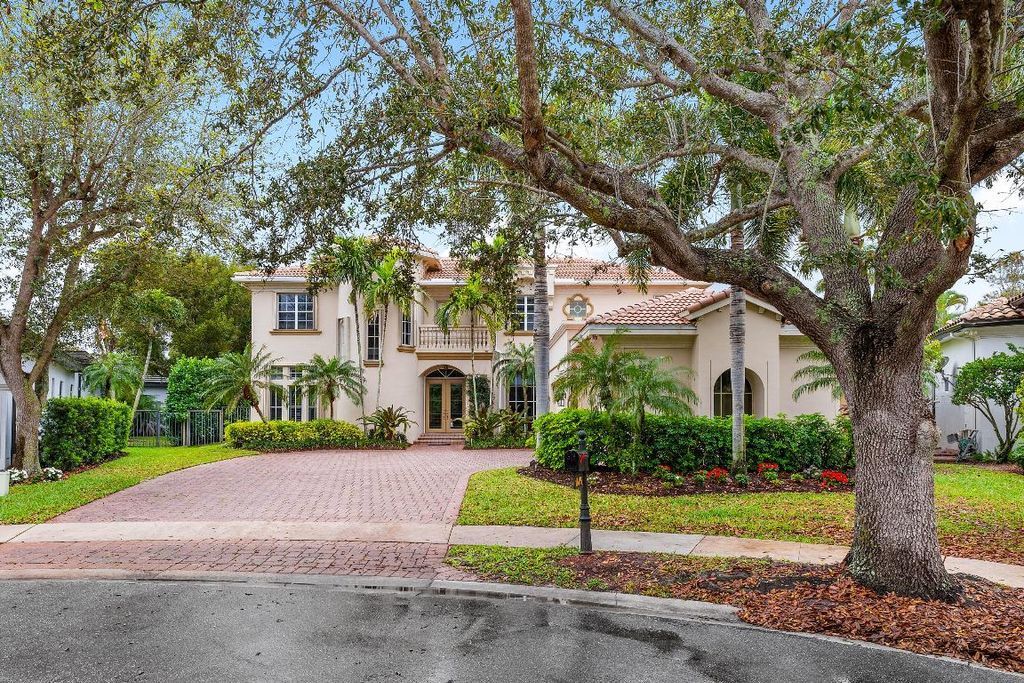 Photo of 16415 Via Venetia W, Delray Beach, FL 33484 (MLS # R10972745)