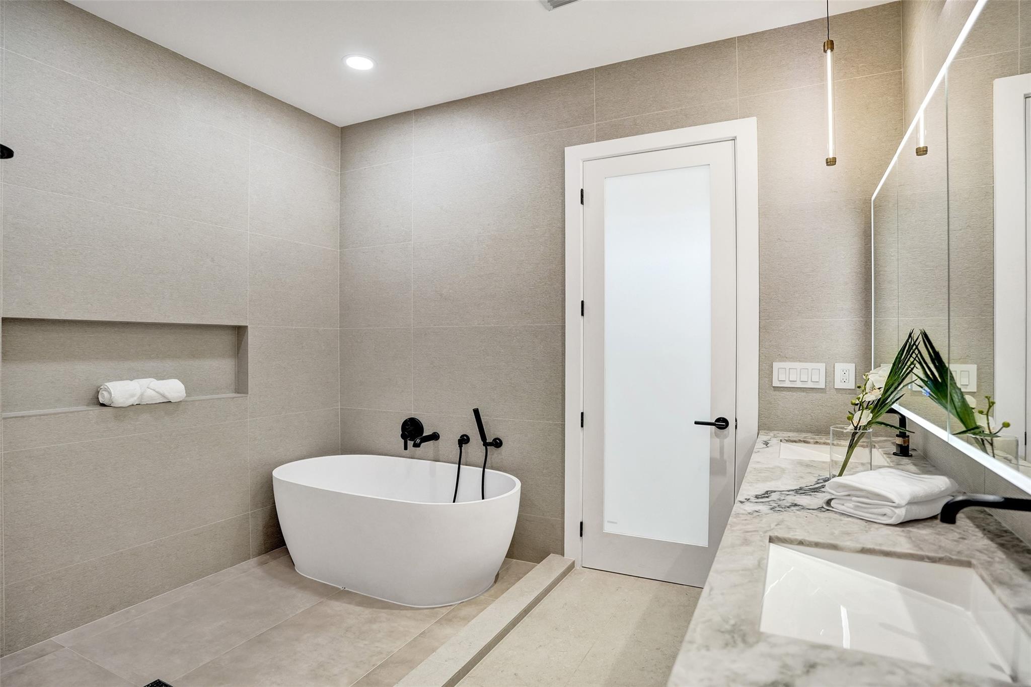 Lake Placid 35-23 B - Residential